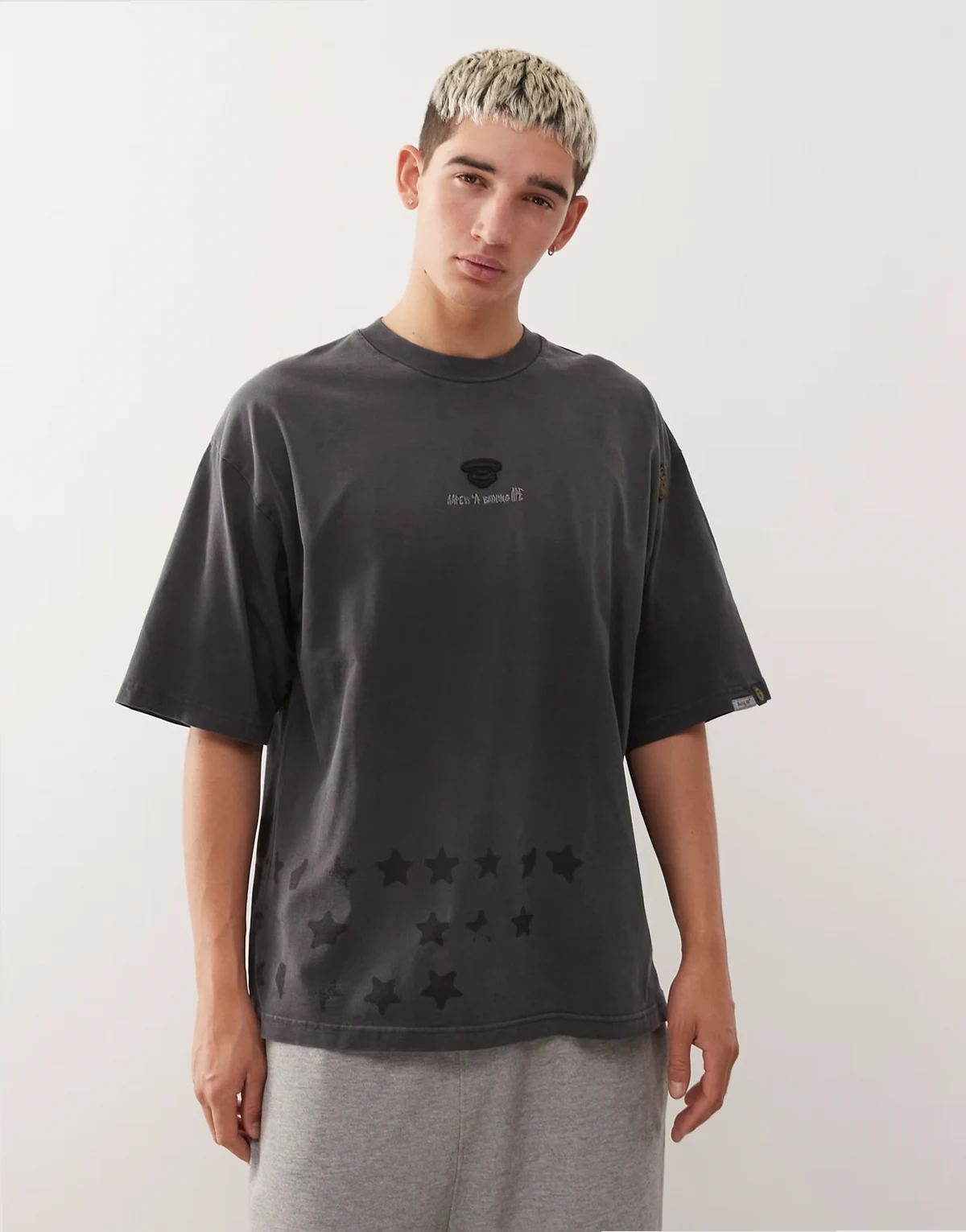 AAPE By A Bathing Ape – Szary T-shirt oversize z efektem spray dye