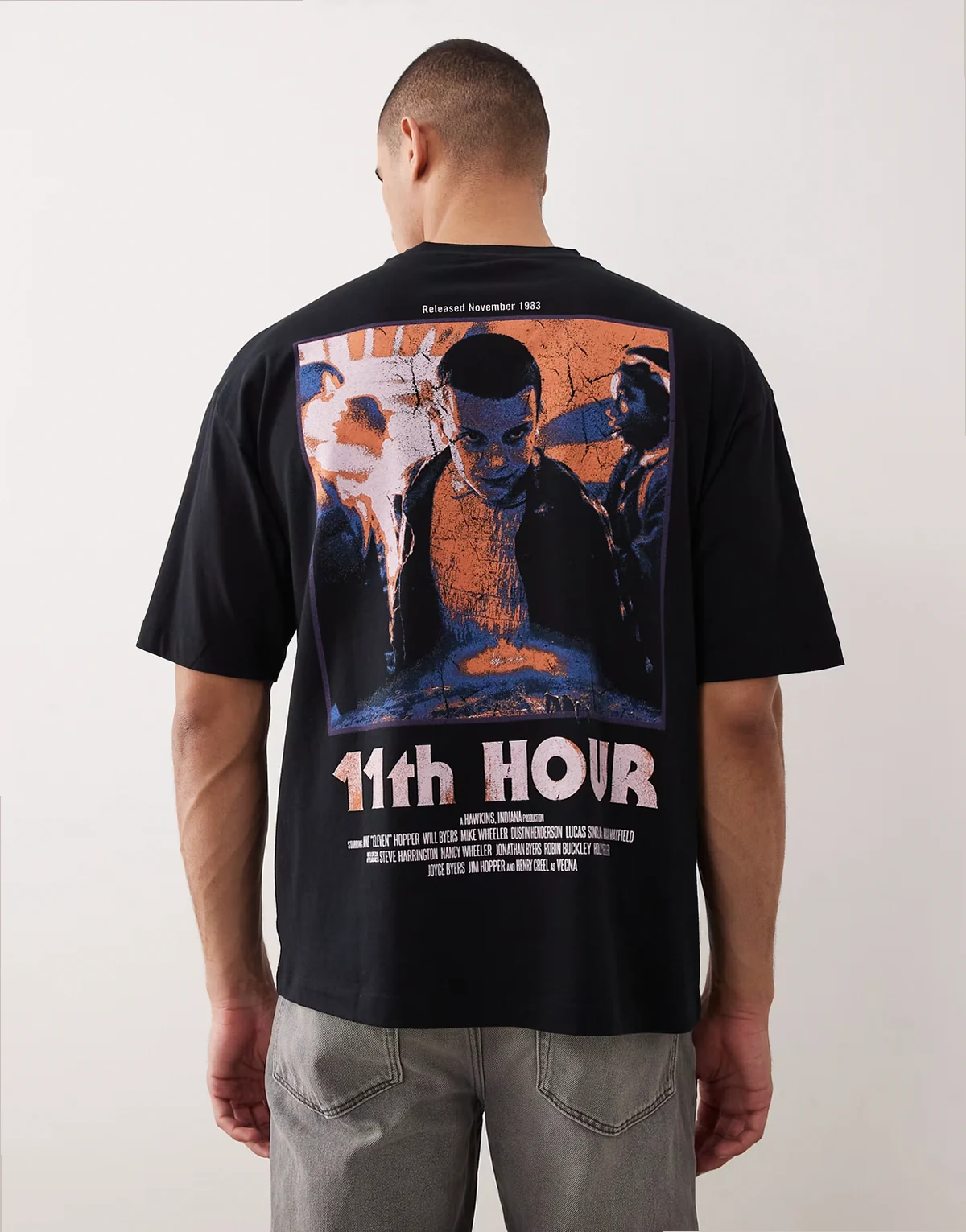 – Czarny T-shirt unisex oversize z motywem z filmu „Stranger Things”