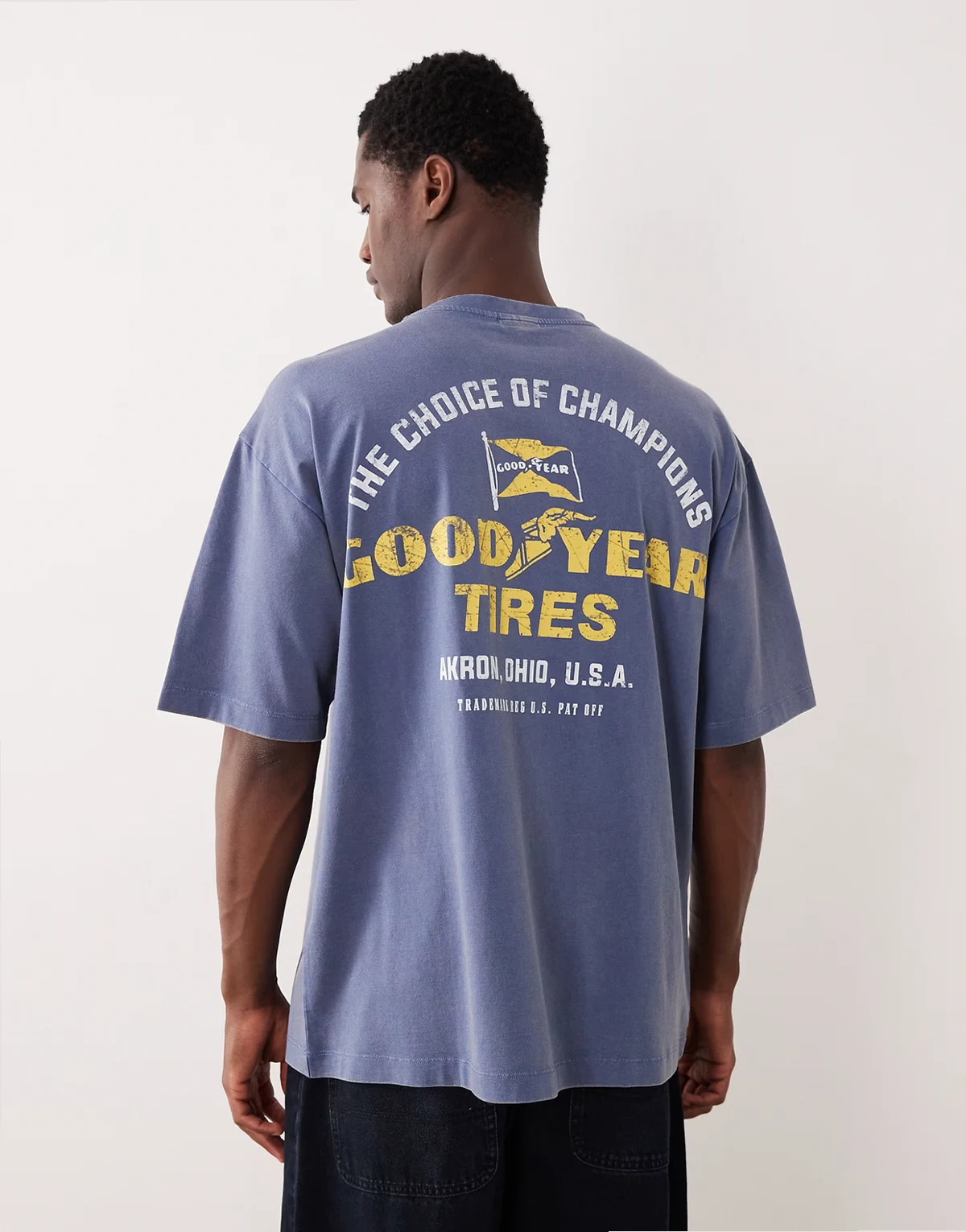 – T-shirt unisex o fasonie oversize w spranym niebieskim kolorze z nadrukiem GOODYEAR