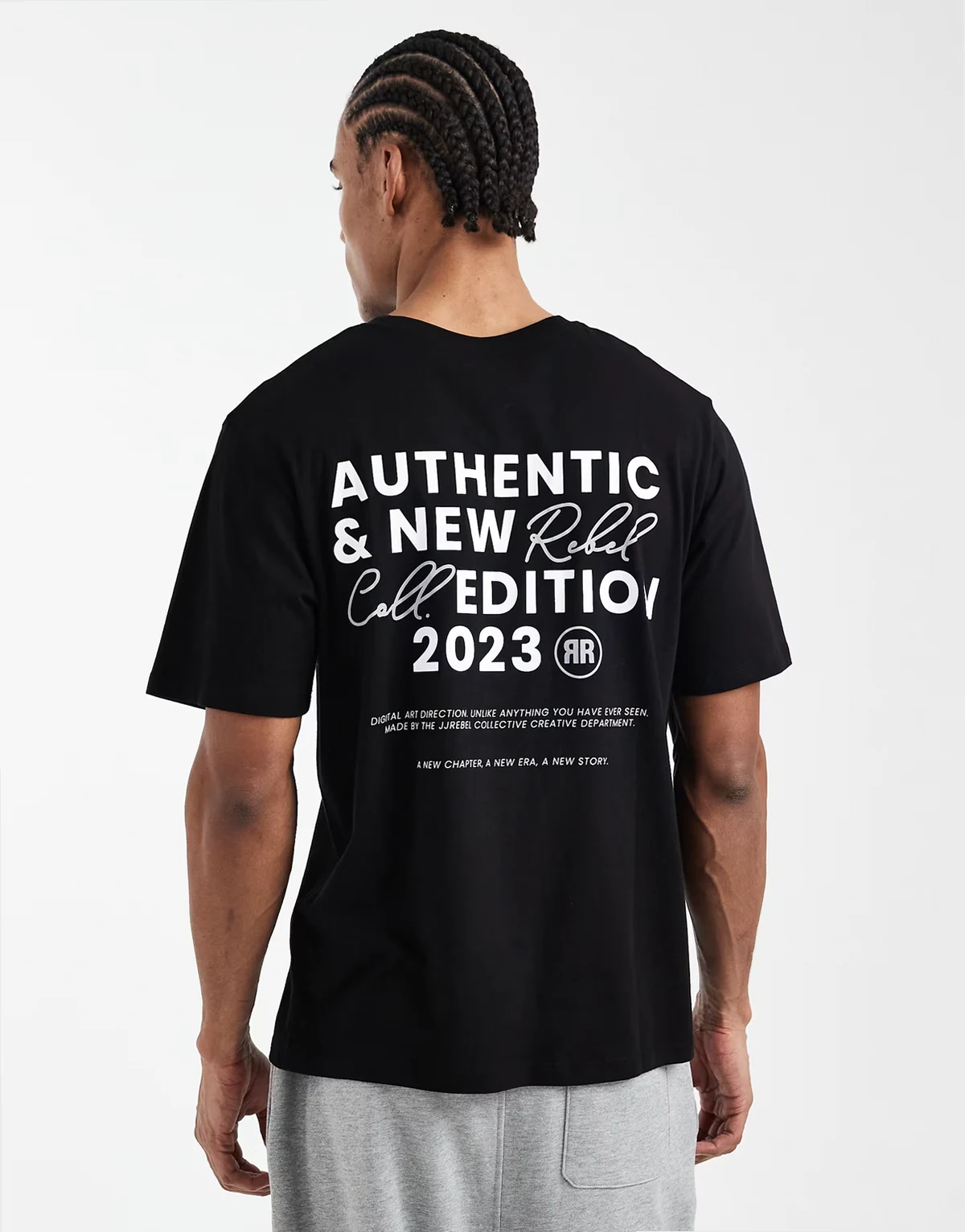 – Czarny T-shirt oversize z nadrukiem logo na plecach