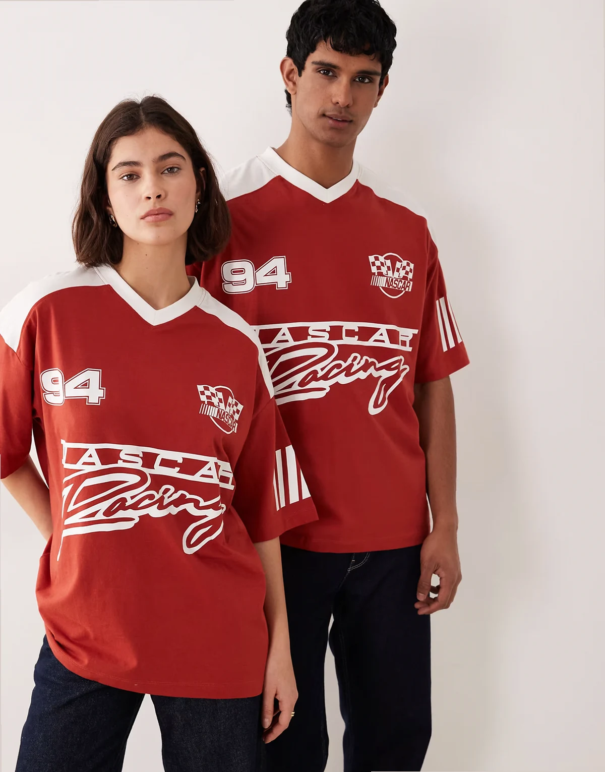 Unisex – Czerwony T-shirt oversize z wypukłym nadrukiem z motywem Nascar