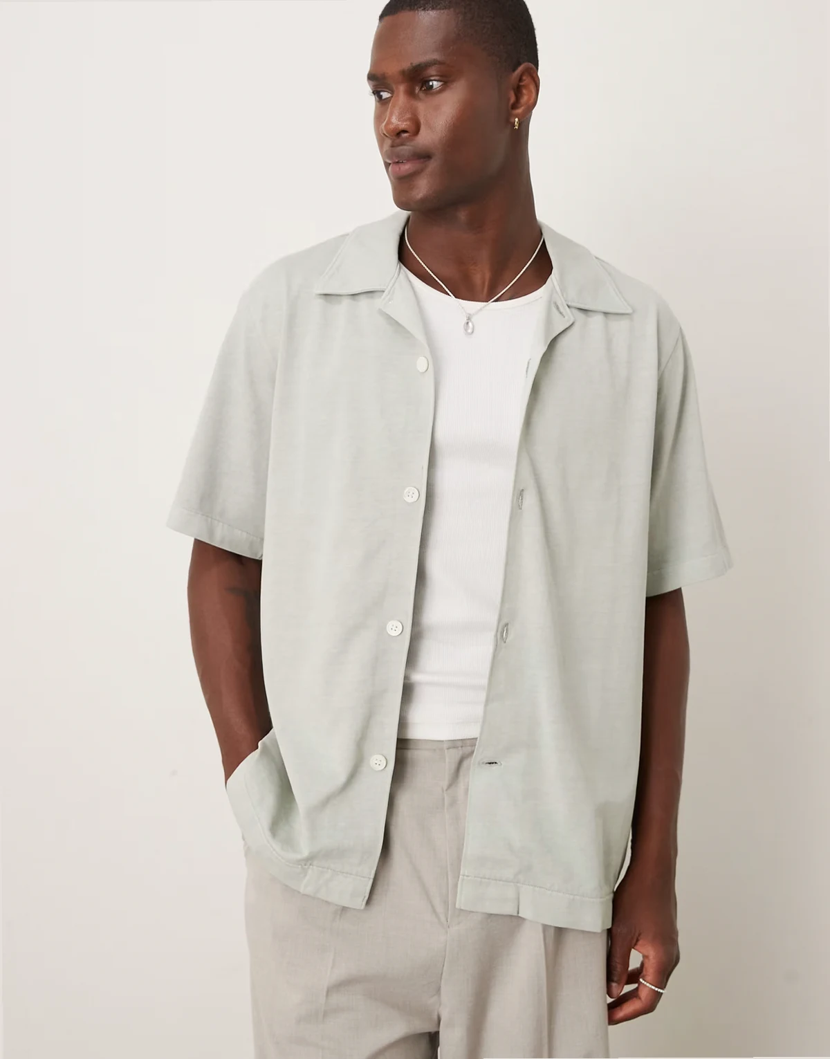 – Kurzärmliges Hemd aus schwerem Jersey in hellem Türkis