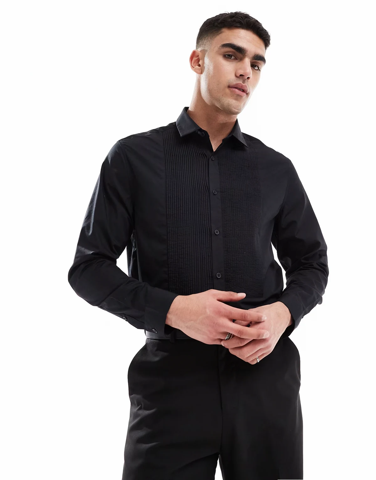 – Elegancka czarna koszula o regularnym kroju z satyny easy iron
