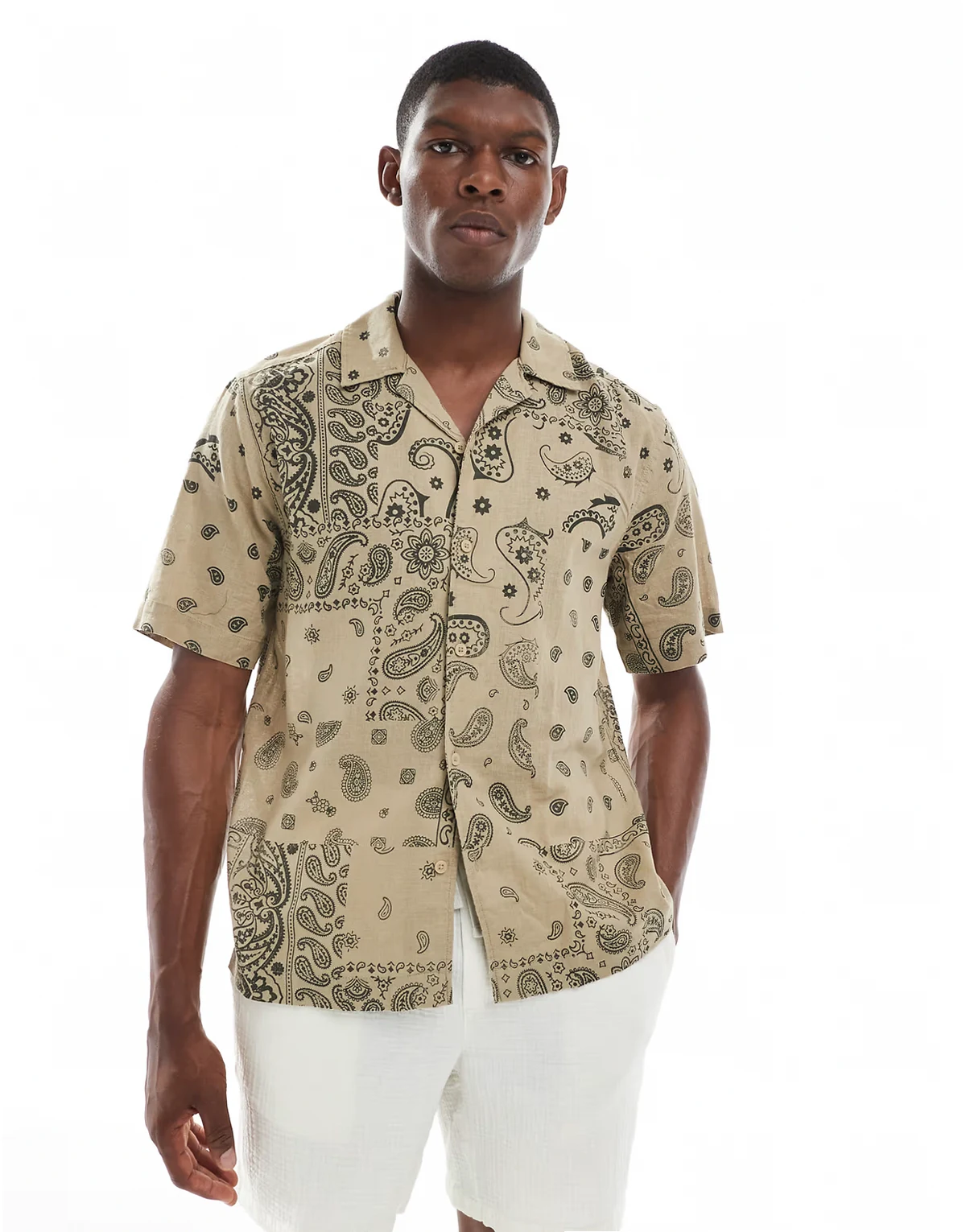 – Hemd in Beige mit Paisleymuster und Reverskragen