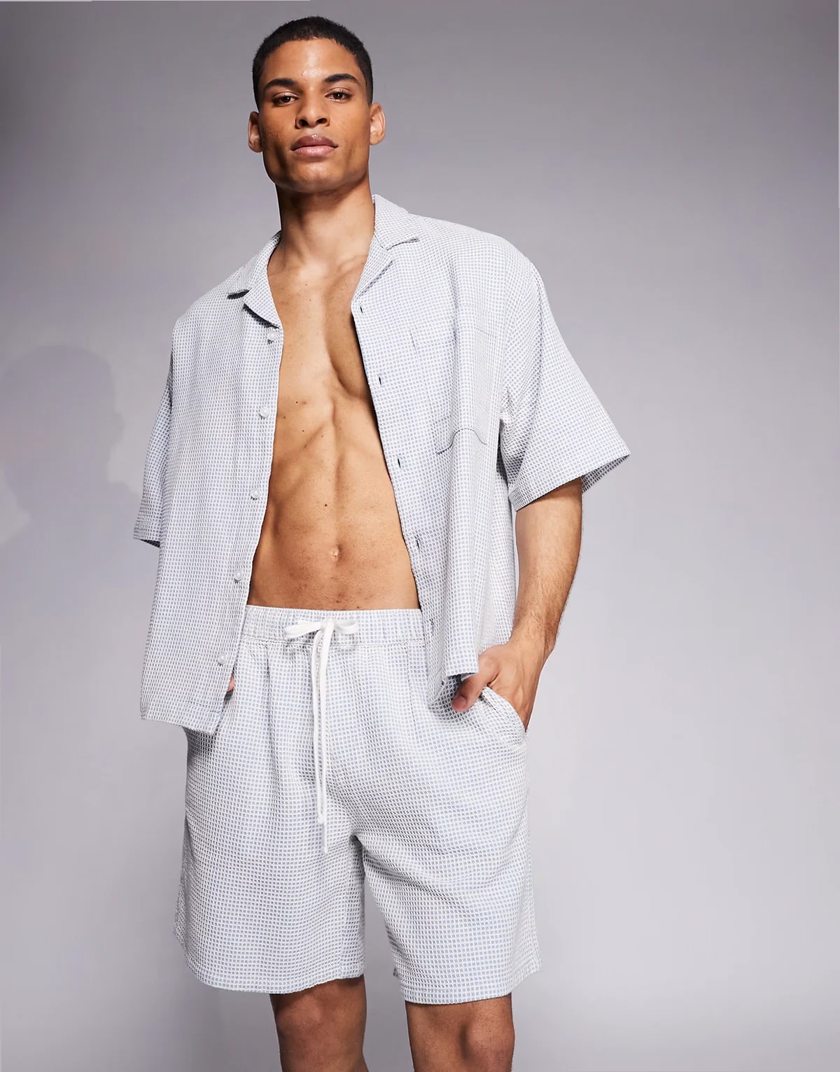 shorts in mid length in blue and white waffle - part of a set