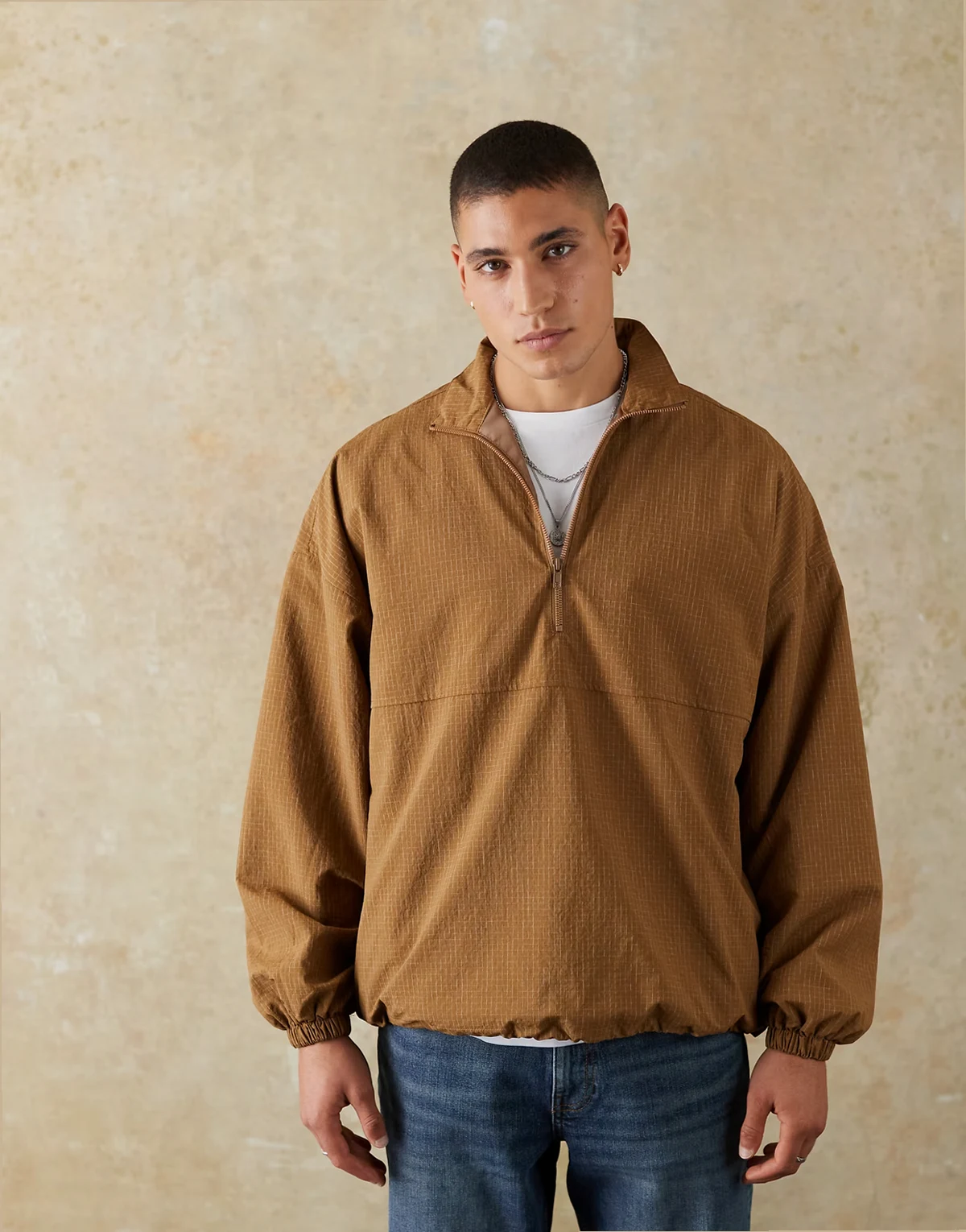 – Schlupf-Windjacke in Braun