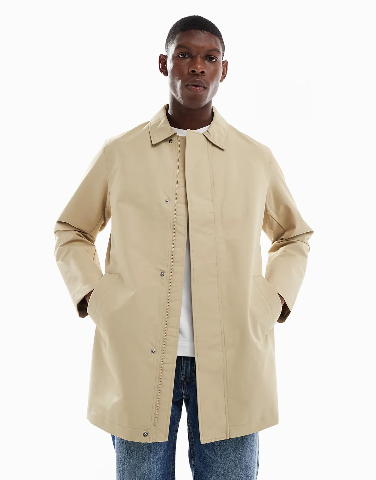 – Lang geschnittener Trenchcoat in Beige
