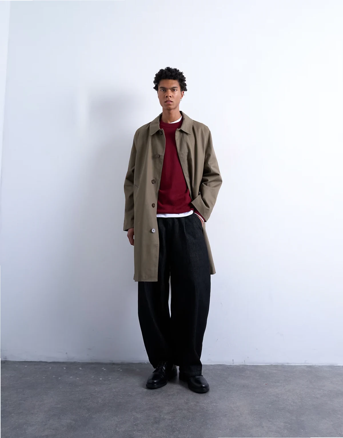 – Bawełniany płaszcz przeciwdeszczowy w kolorze khaki