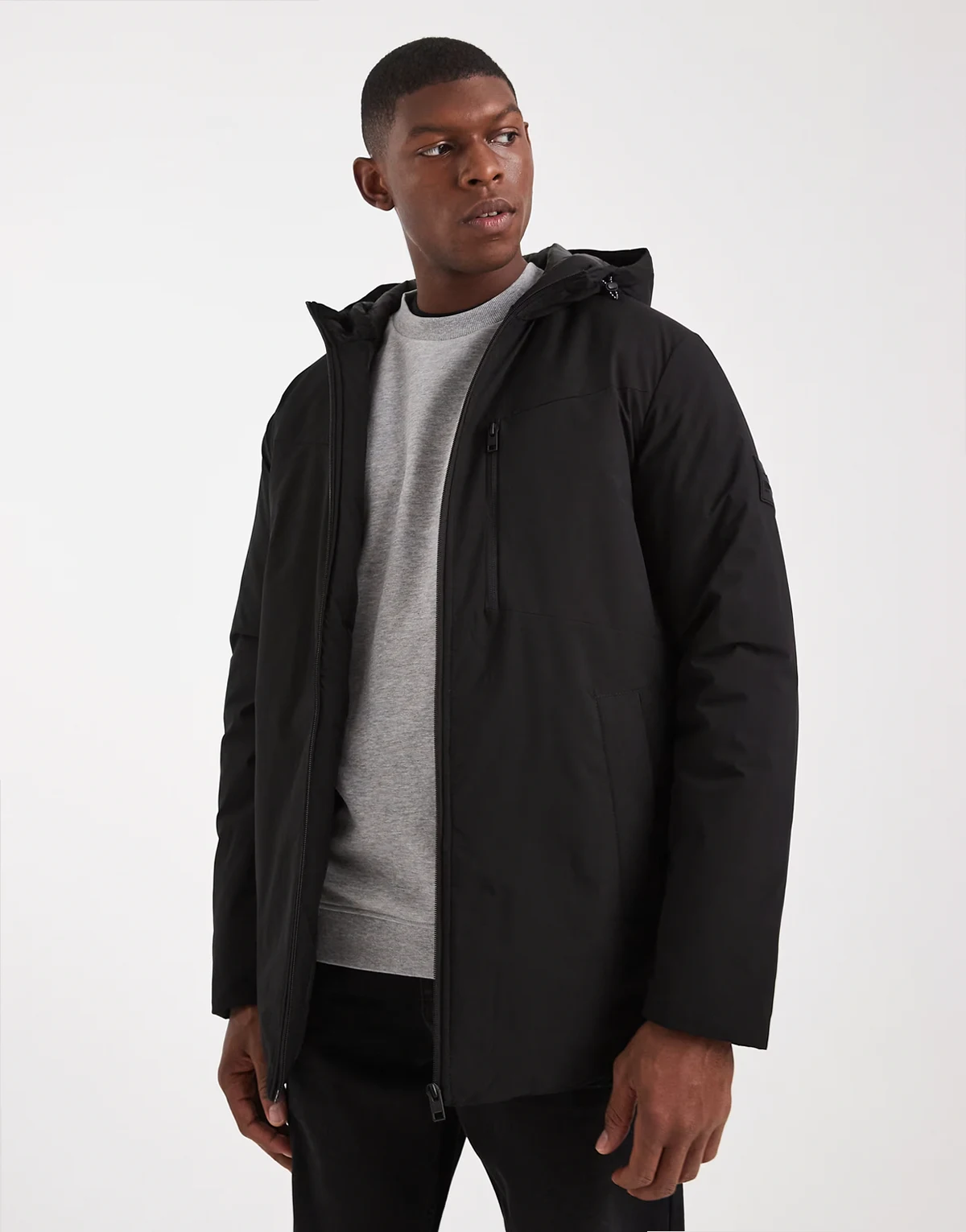 – Czarna kurtka parka