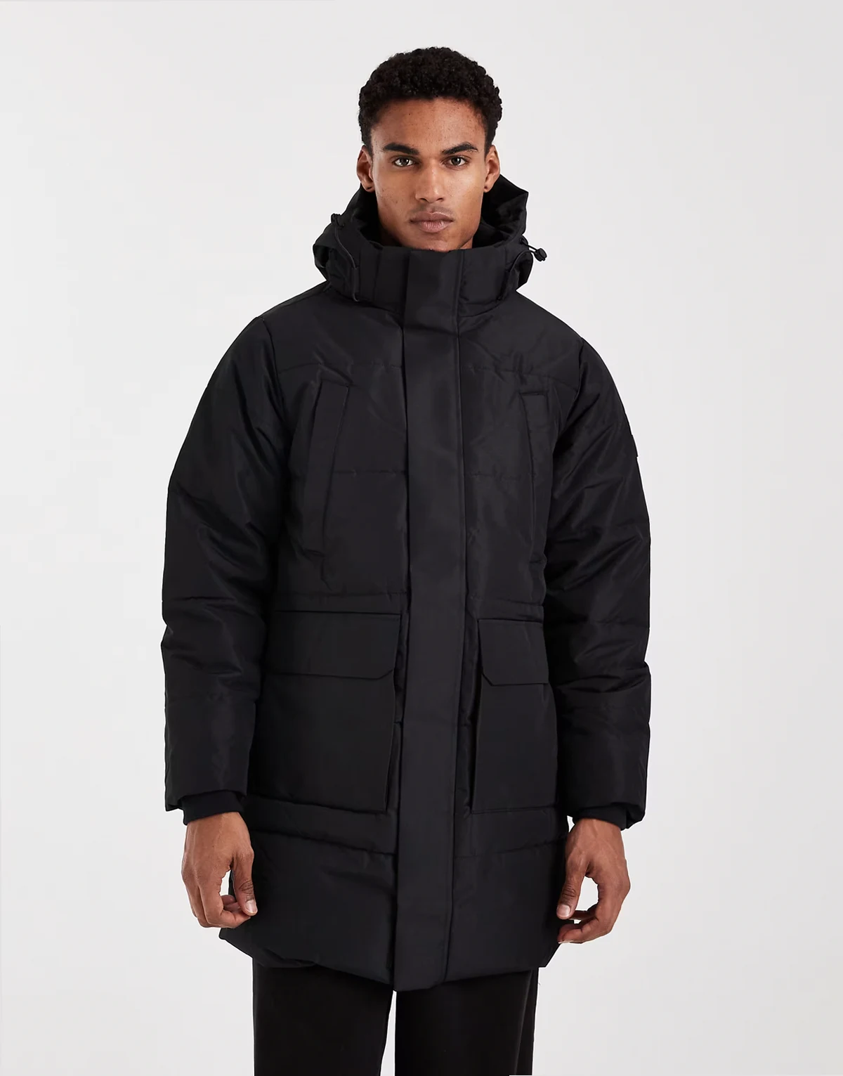 – Czarna ocieplana parka