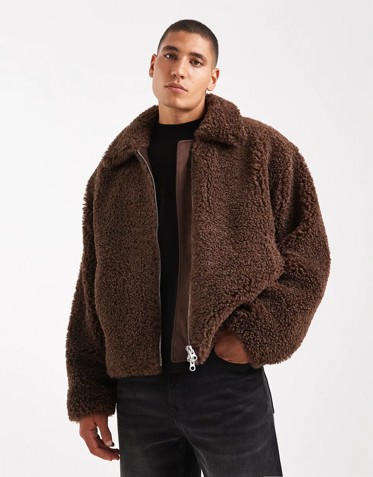 – Oversize-Trainerjacke aus Teddyfell in Braun