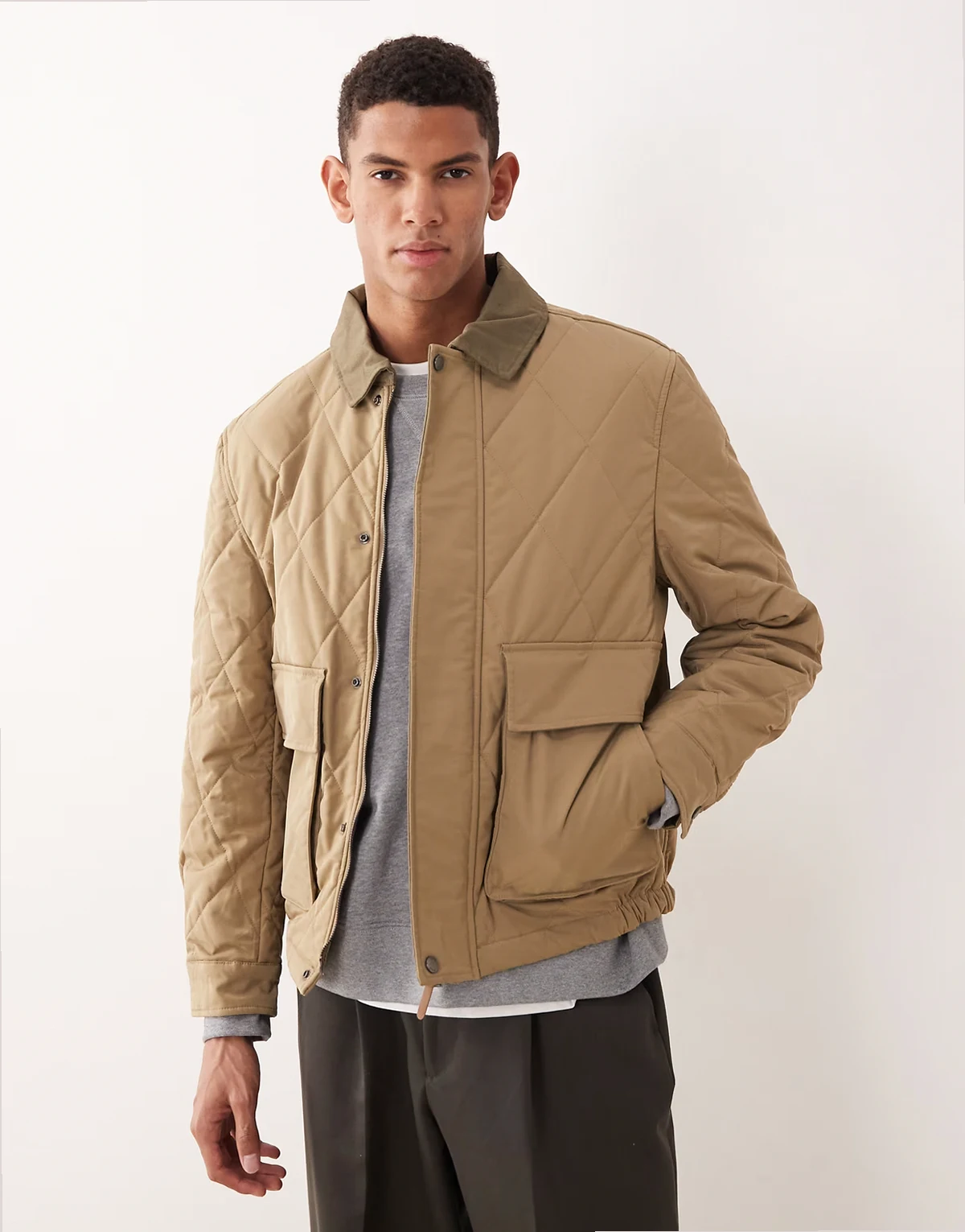 – Wattierte Bomberjacke in Beige