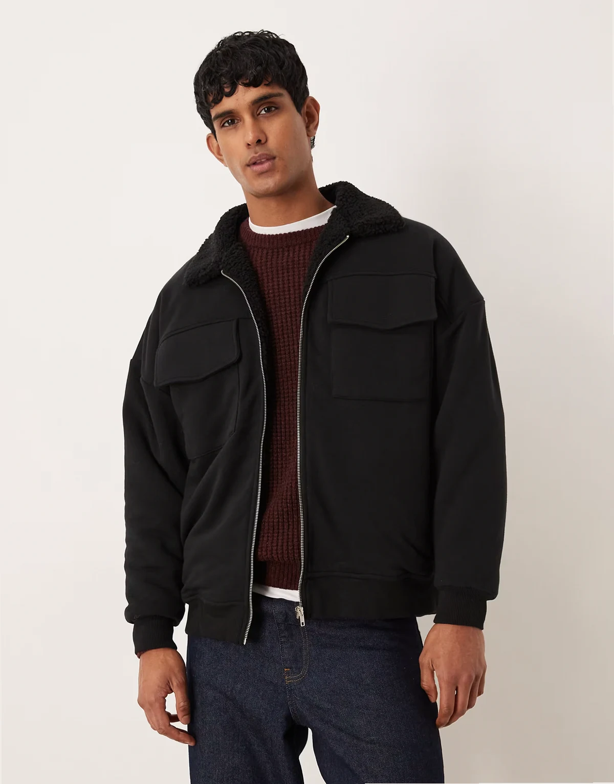 – Relaxed-Fit-Kapuzenjacke in Schwarz mit Teddyfell-Futter