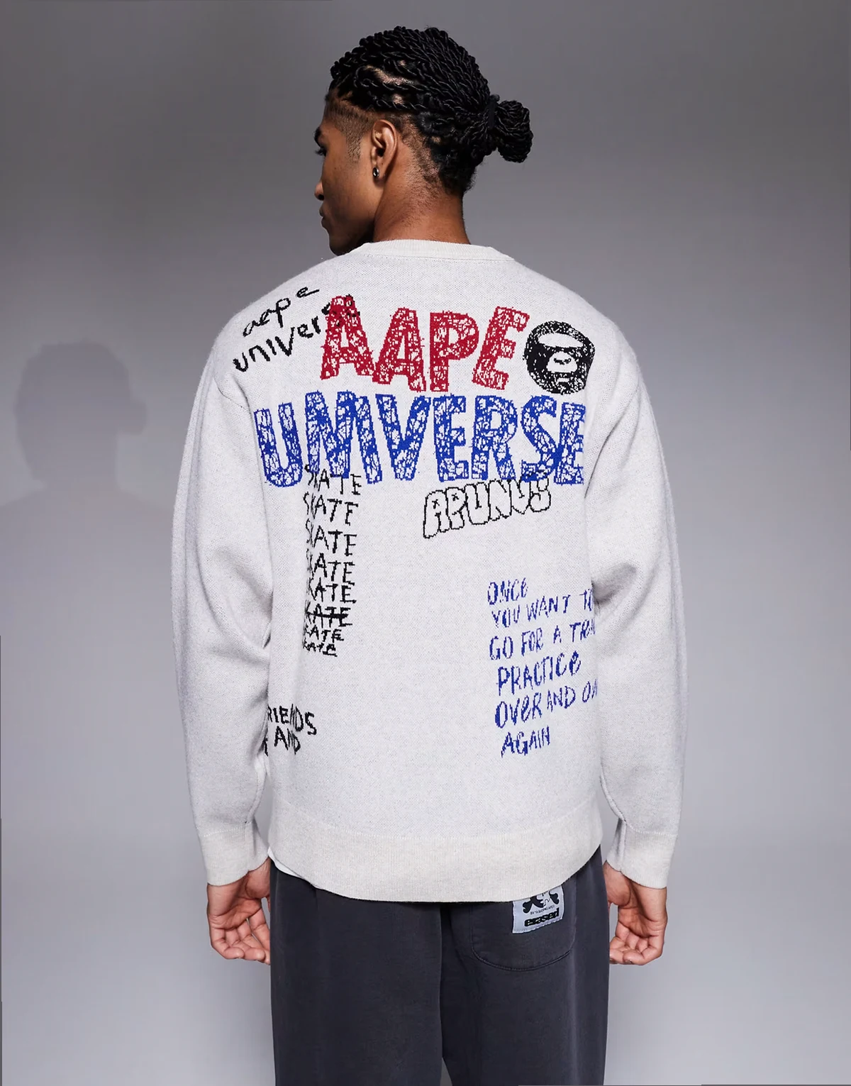 AAPE By A Bathing Ape – Sweter w kolorze złamanej bieli z nadrukiem z napisami