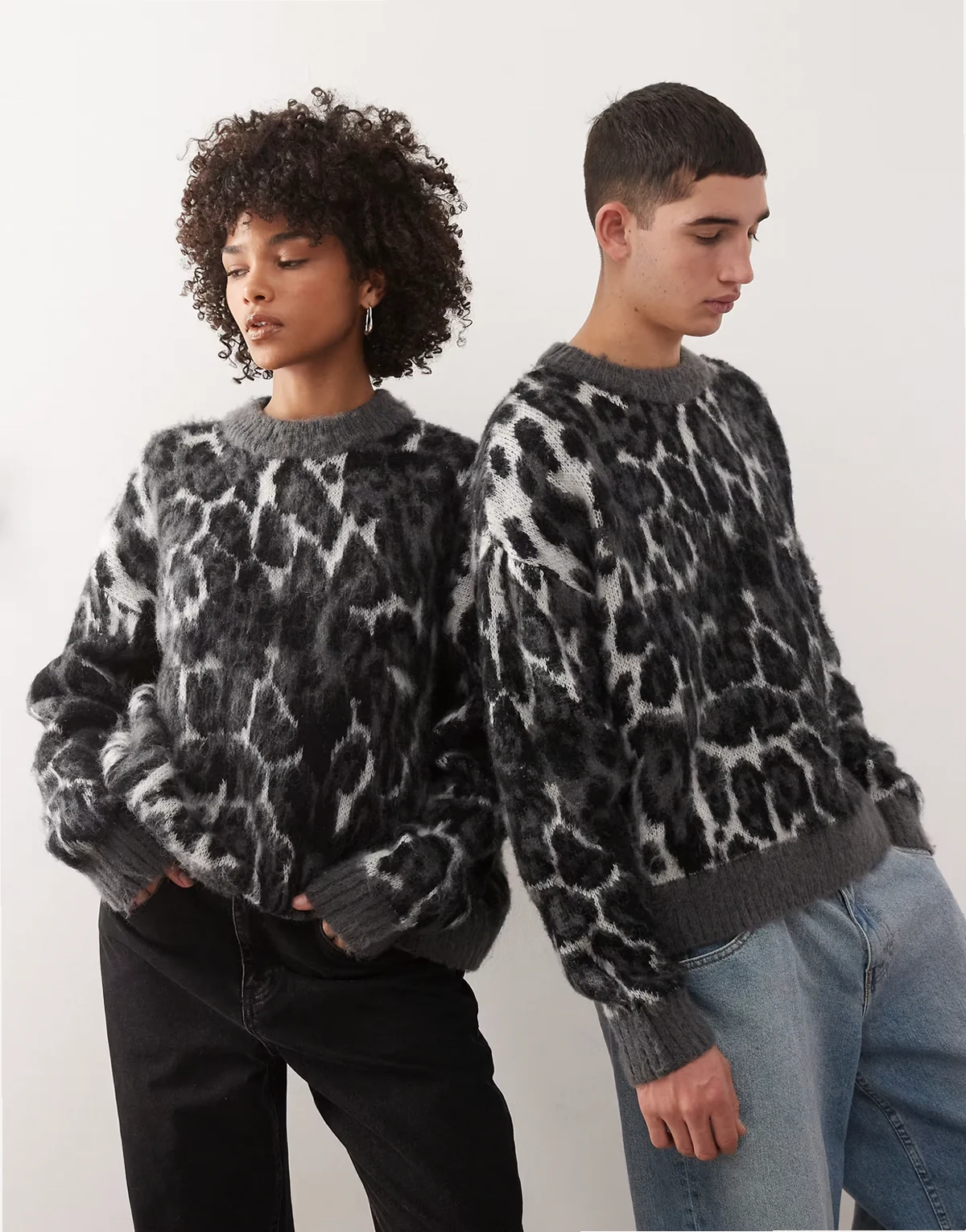 Unisex – Szary sweter o pudełkowym kroju, z okrągłym dekoltem, w panterkę