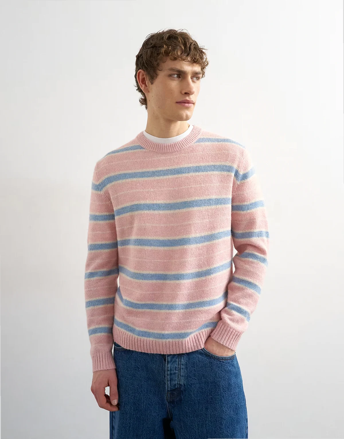 – Gebürsteter Relaxed-Fit-Strickpullover in Rosa mit Streifen