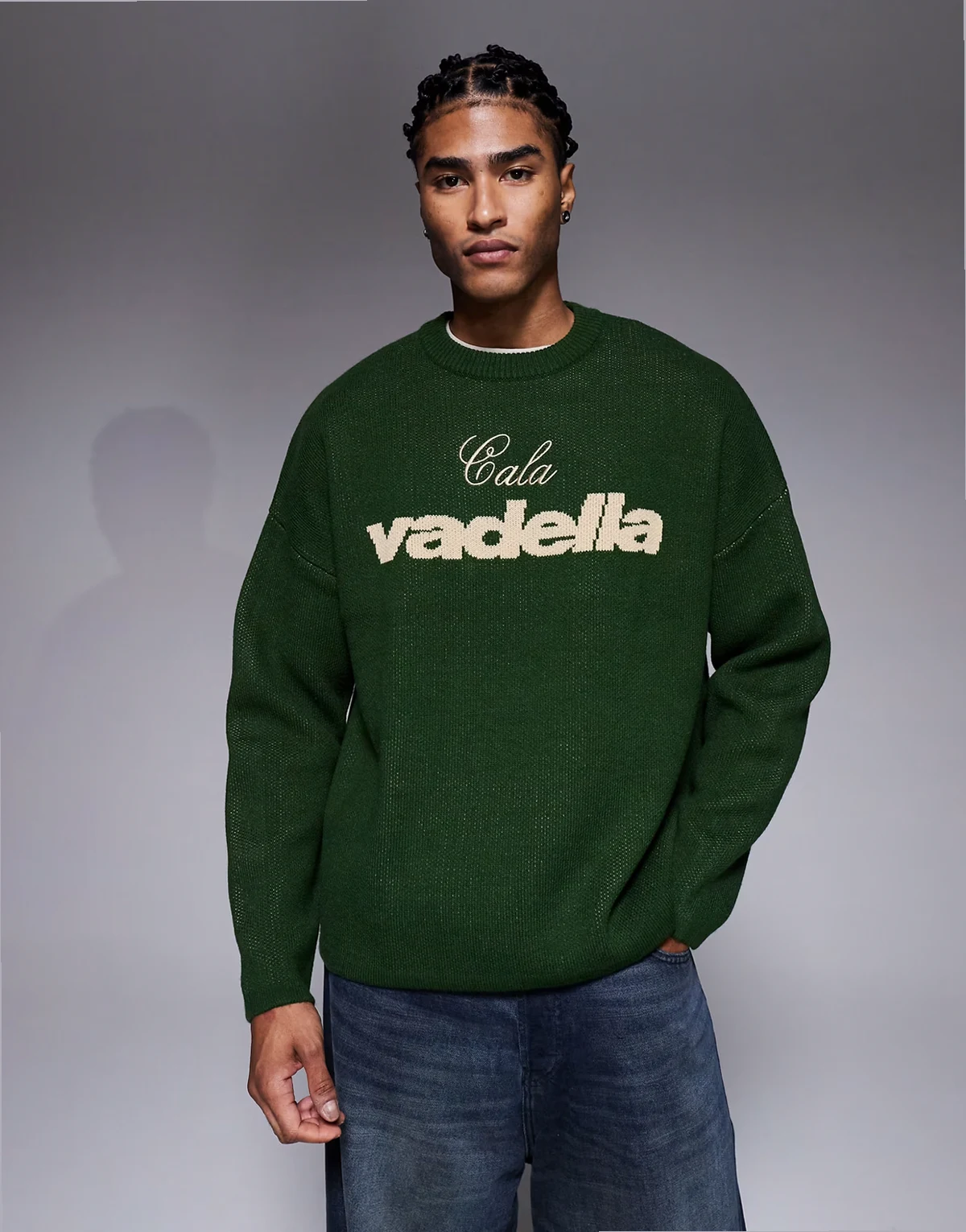 – Oversize-Strickpullover in Grün mit Rundhalsausschnitt und Vadella-Grafik