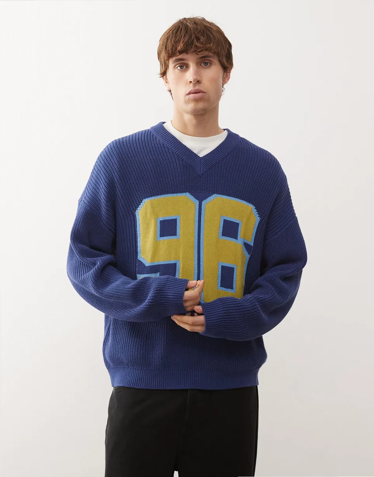 – Lockerer Strickpullover in Marineblau mit Vollpatent-Strickmuster und V-Ausschnitt