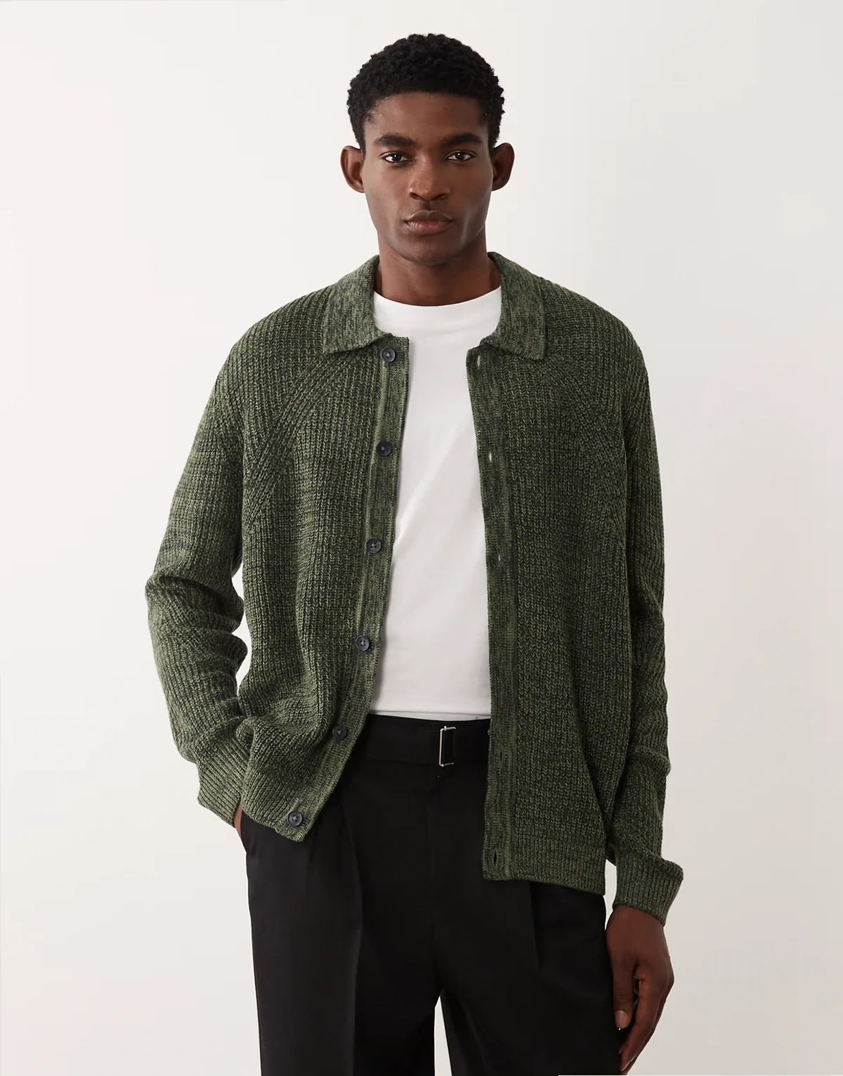 – Gerippte Relaxed-Fit-Strickjacke mit Knopfleiste in Khaki