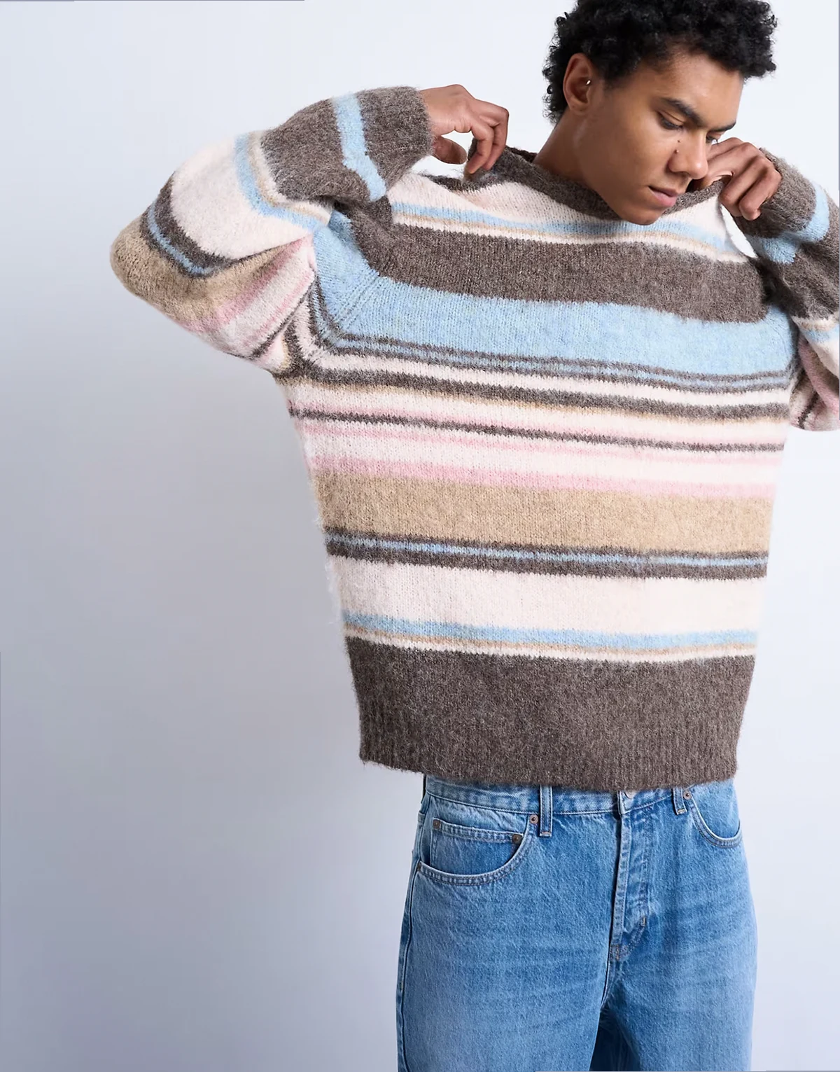 – Flauschiger Relaxed-Fit-Strickpullover in gestreiftem Braun