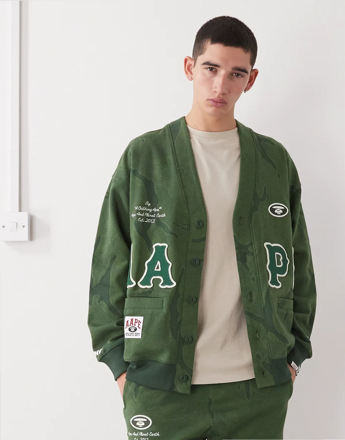 AAPE By A Bathing Ape – Kardigan oversize w ciemnozielony wzór moro z haftowanym logo