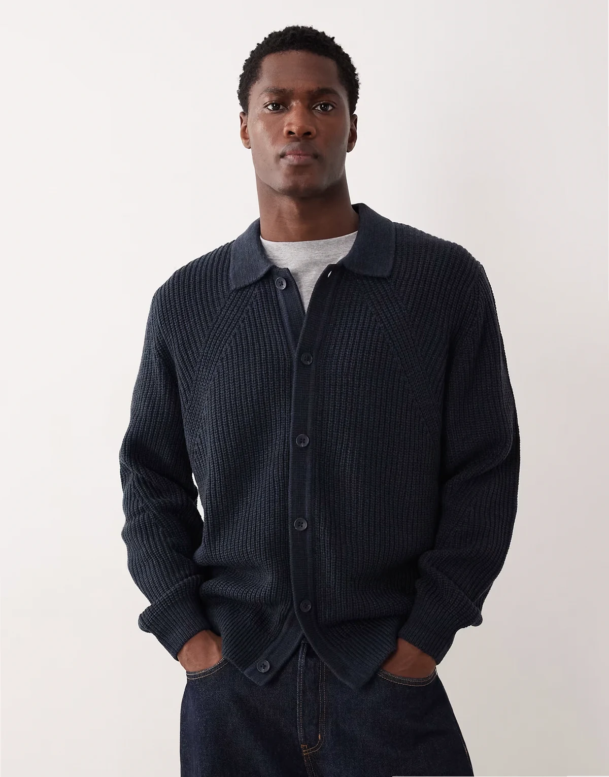 – Gerippte Relaxed-Fit-Strickjacke mit Knopfleiste in meliertem Marineblau