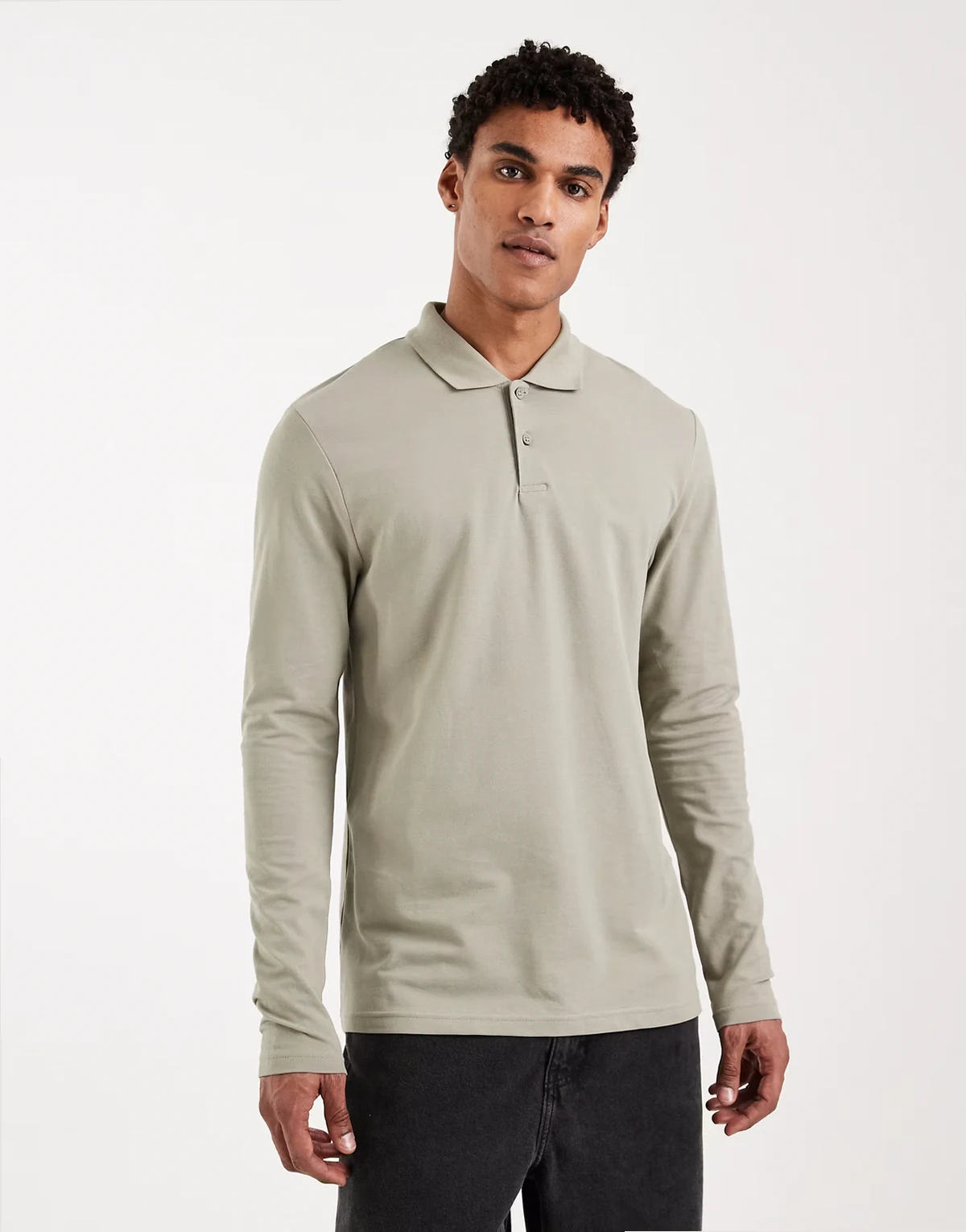 – Langärmliges Basic-Polohemd aus Pikee in Salbeigrün mit Regular-Fit-Schnitt