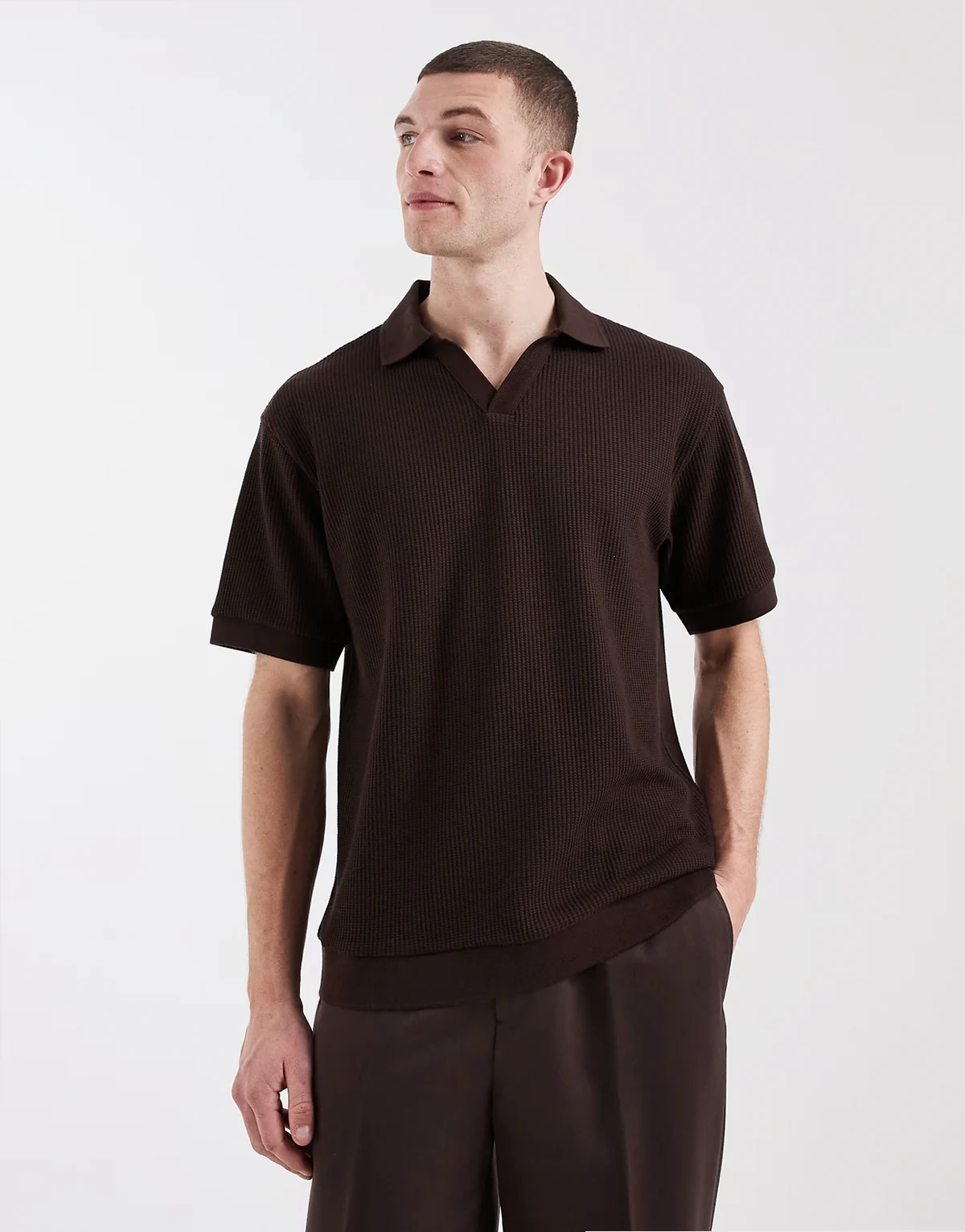 – Relaxed-Fit-Polohemd aus schwerem Stoff in Braun mit Waffelstruktur