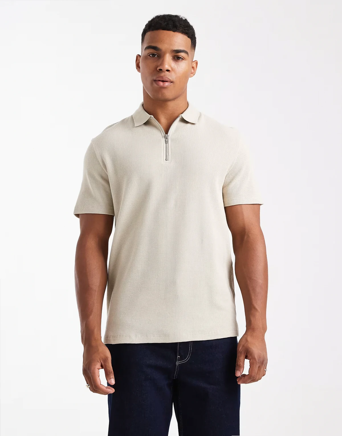 – Polohemd in Beige mit Reißverschluss und Waffelstruktur