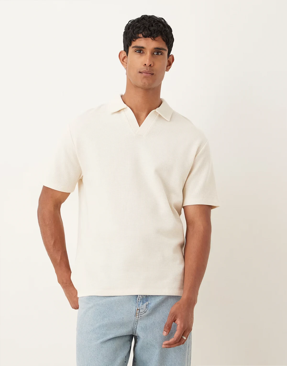 – Relaxed-Fit-Polohemd in Creme mit Reverskragen und Waffelstruktur