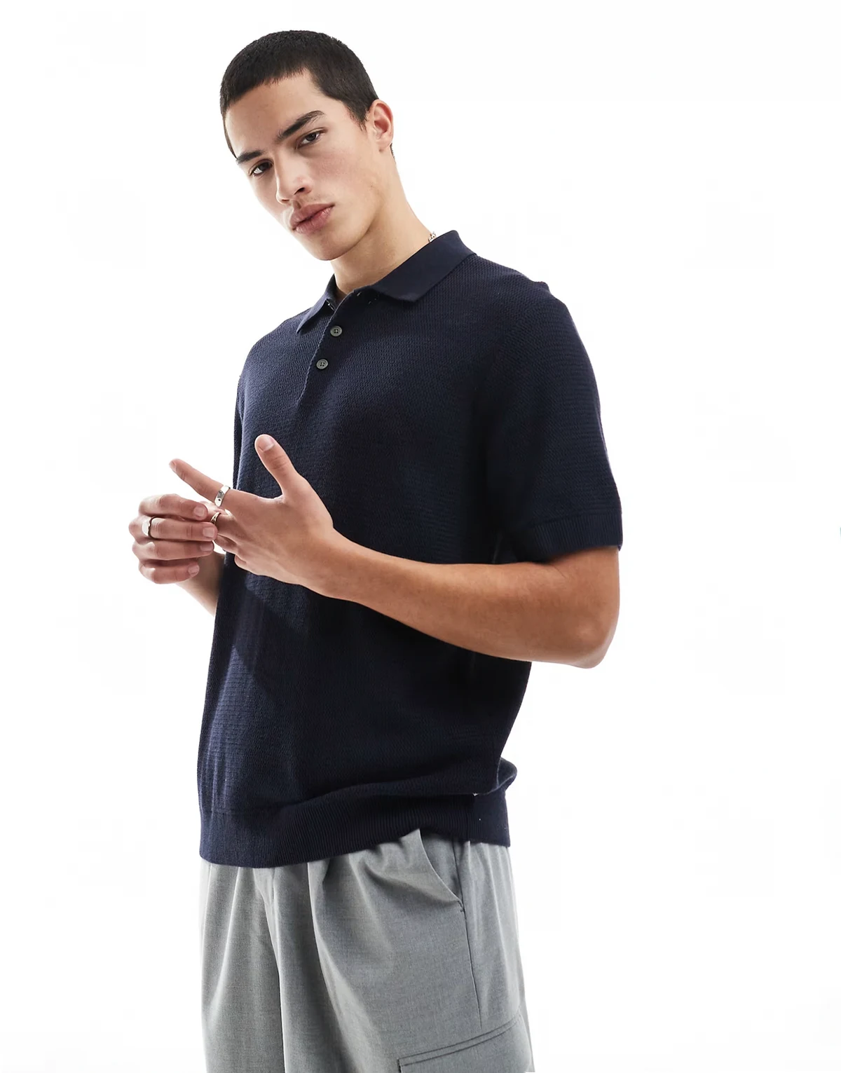 Premium – Strukturiertes Polohemd in Marineblau mit Knopfdetail