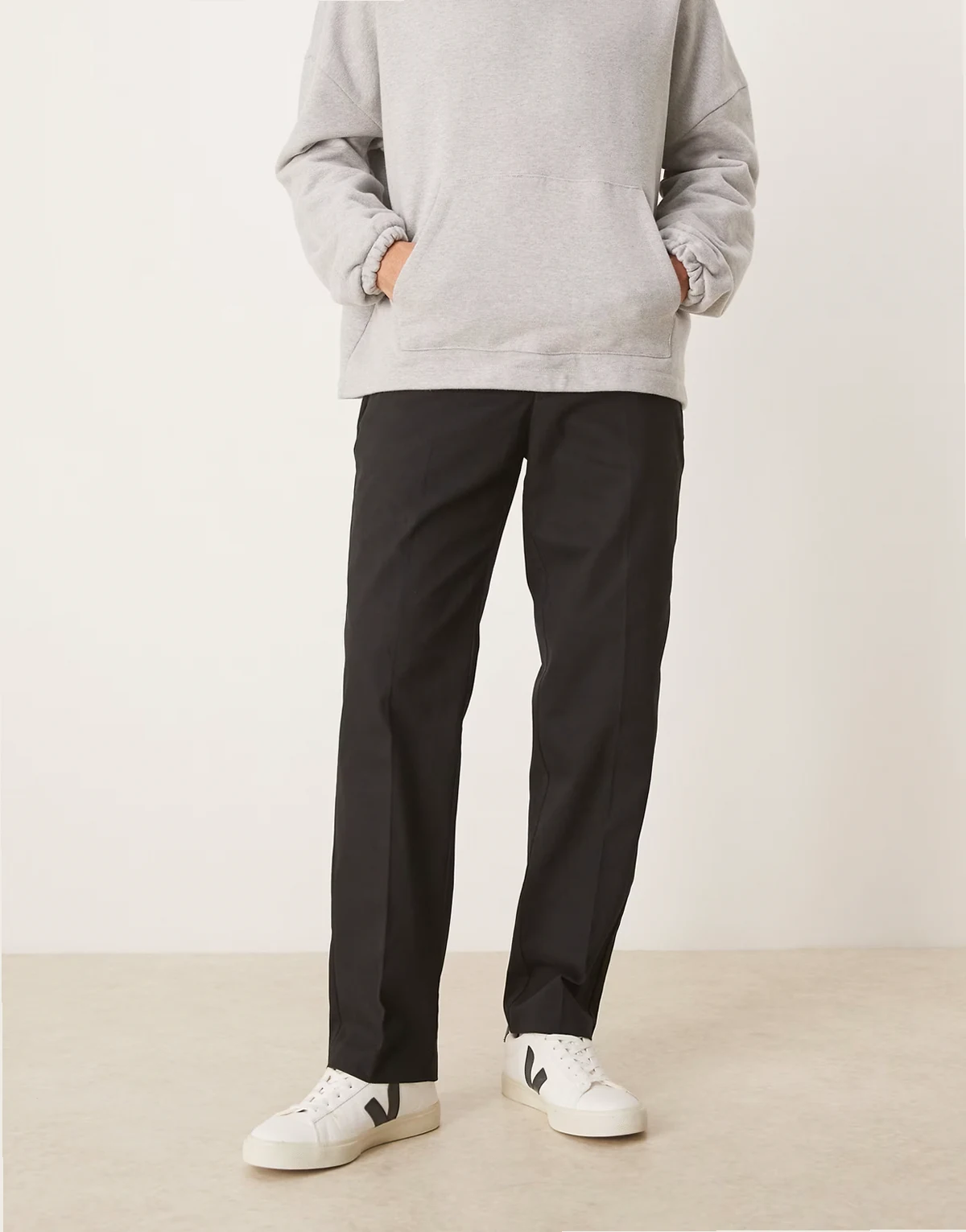 – Elegante Hose mit geradem Bein und elastischem Bund aus 100% Baumwolle in Schwarz