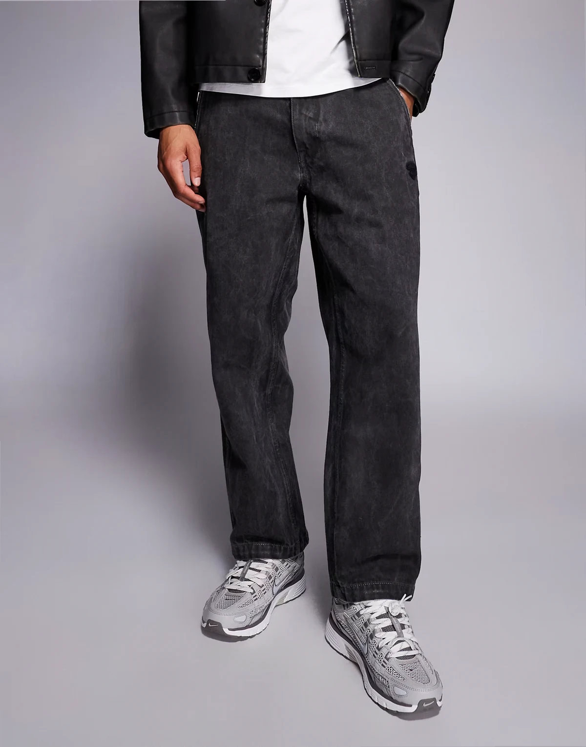 AAPE by A BATHING APE – Locker geschnittene Hose aus Baumwoll-Twill in Schwarz mit Sprüh-Effekt