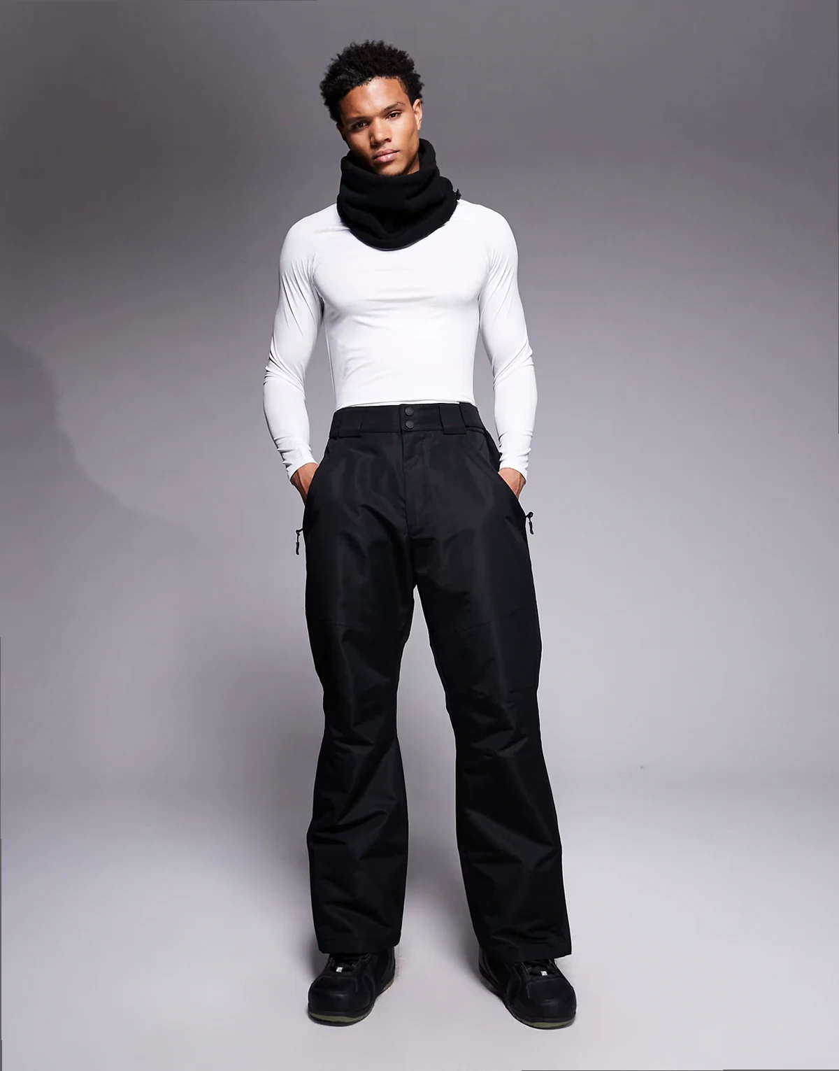 – Czarne spodnie narciarskie