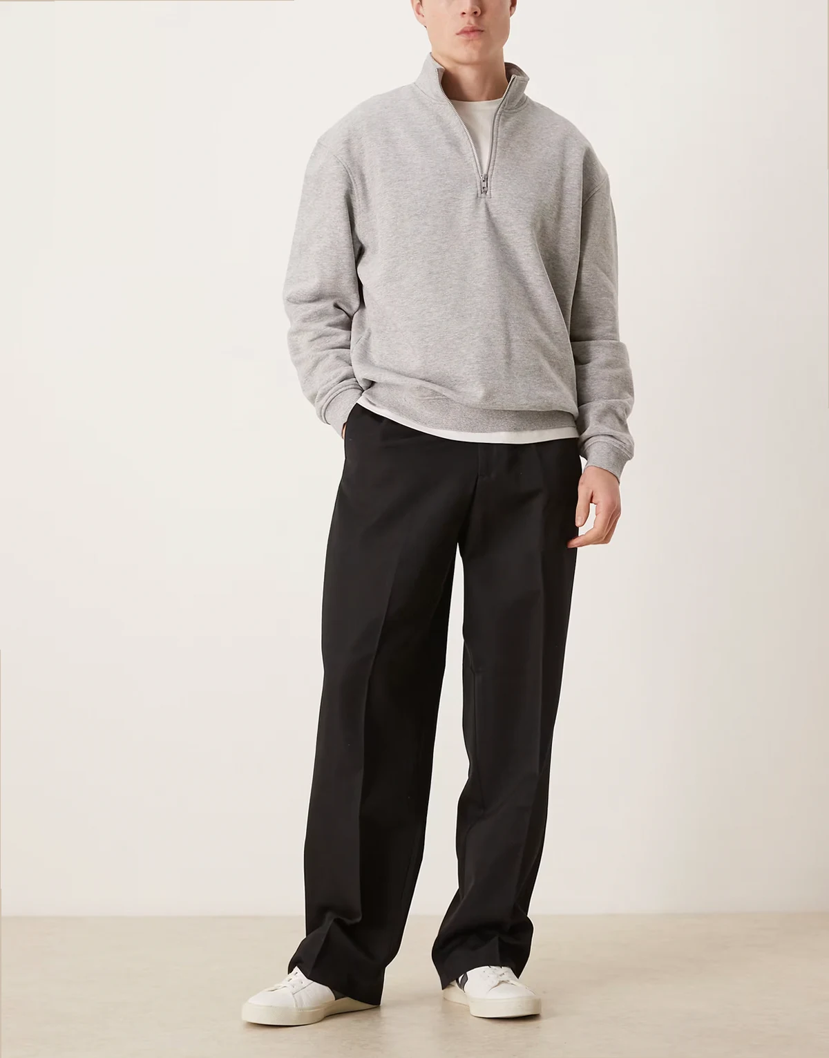 – Elegante Hose in Schwarz mit weitem Bein und elastischem Bund