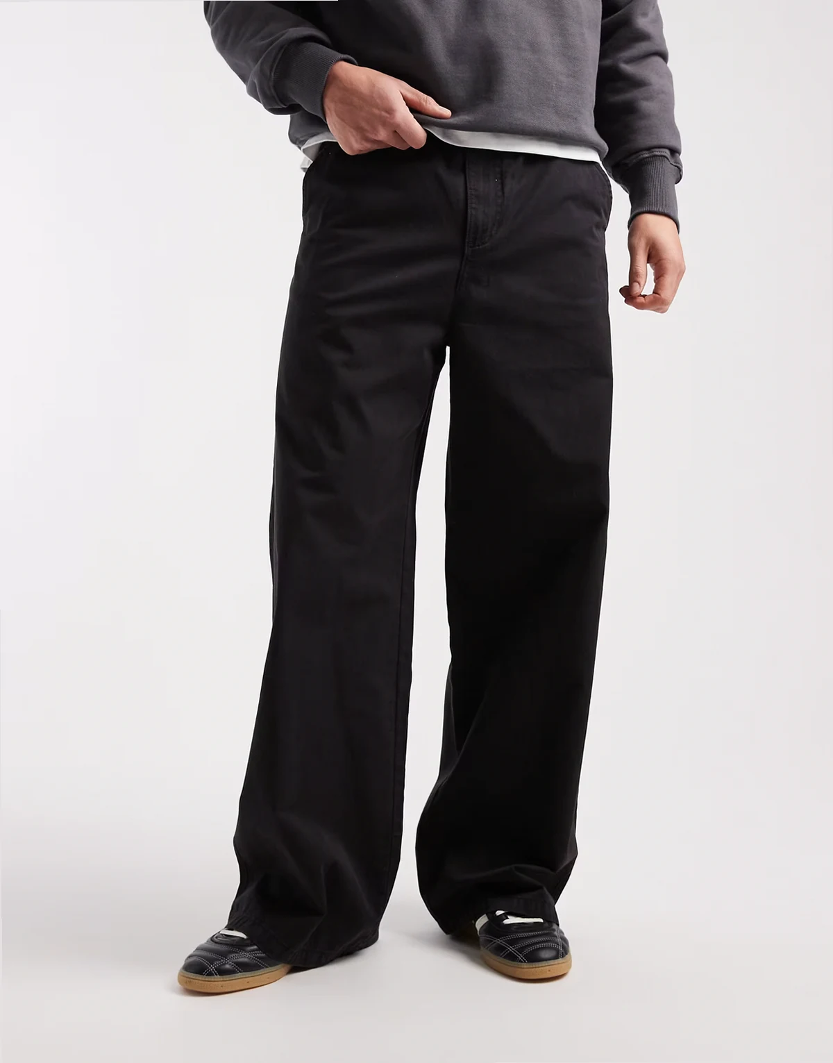 – Super-Baggy-Hose in Schwarz