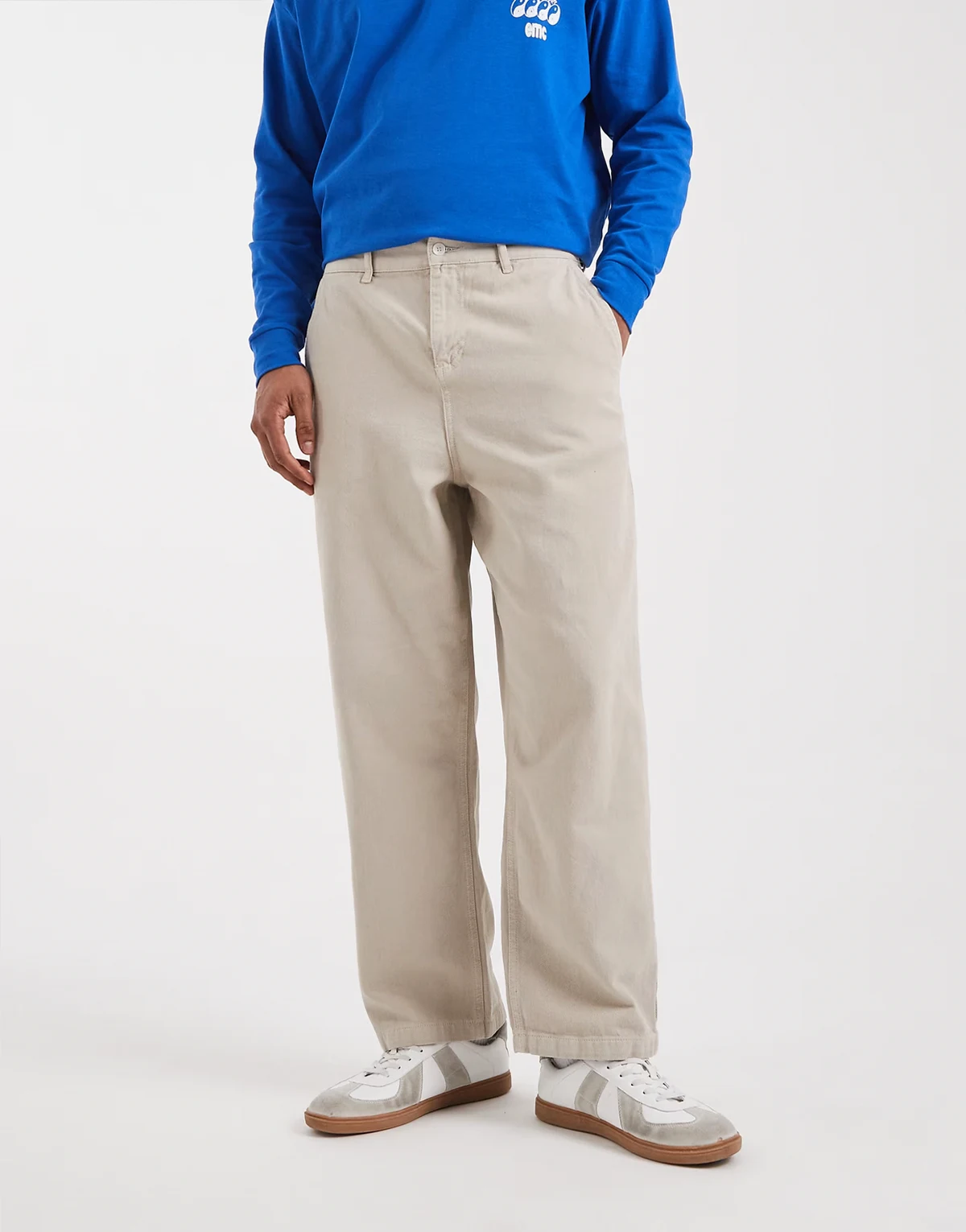 – Schmal zulaufenden Relaxed-Fit-Hose in Steinbeige