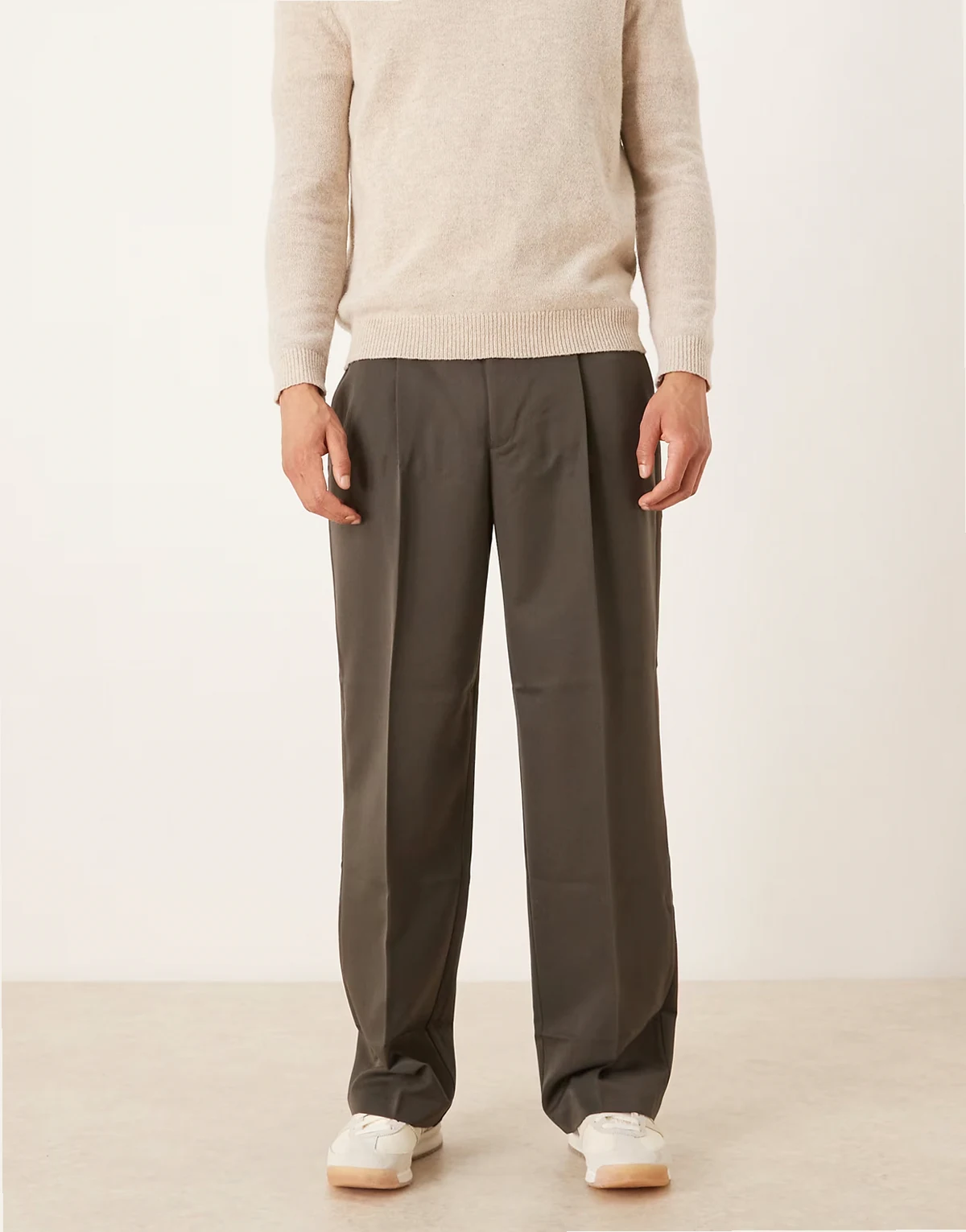 – Elegante Hose in Anthrazit mit weitem Bein, elastischem Bund und Bundfalten