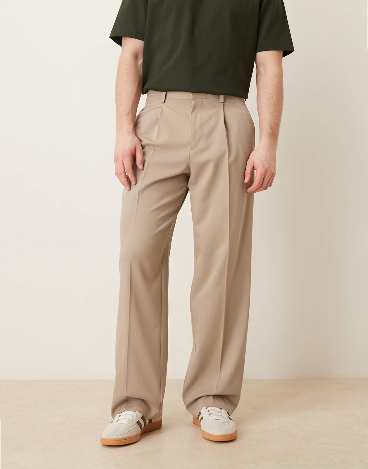 – Elegante Hose in Steinbeige mit Fischgrätmuster, Bundfalten, weitem Bein und Wollanteil