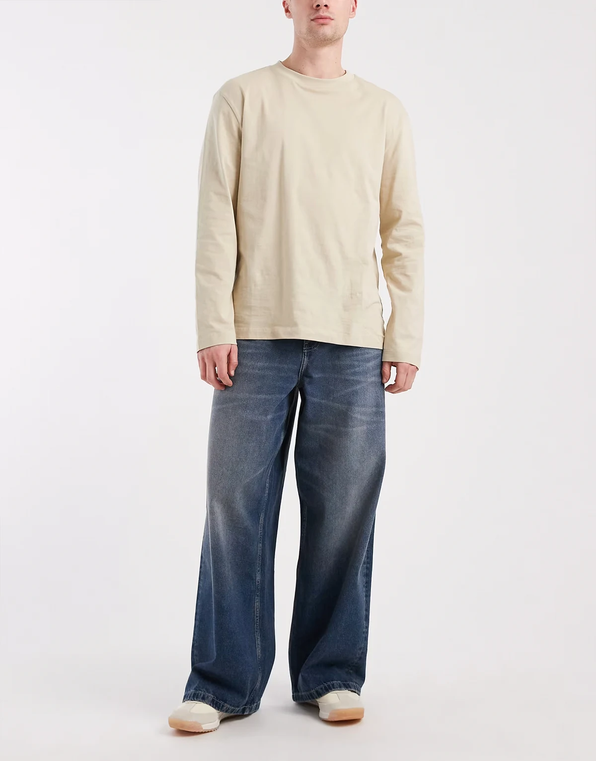 – Locker geschnittene Jeans in verwaschenem Dunkelblau