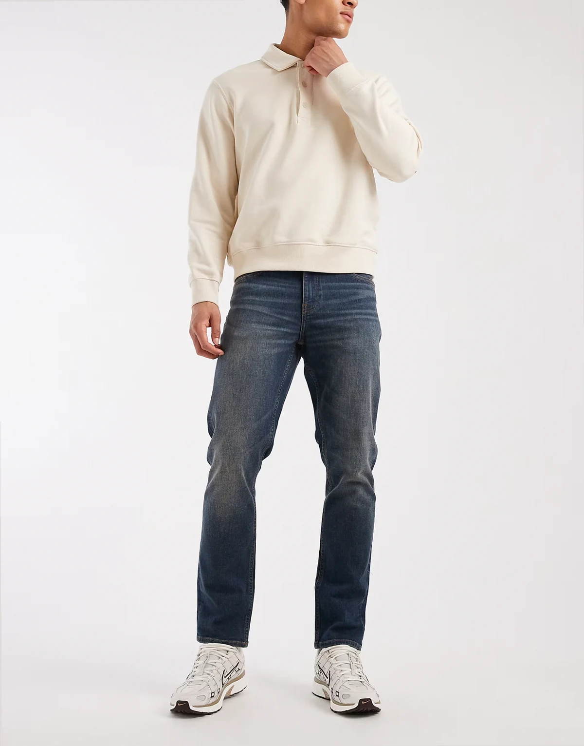 – Schmal geschnittene Stretch-Jeans in verwaschenem Mittelblau mit Vintage-Waschung