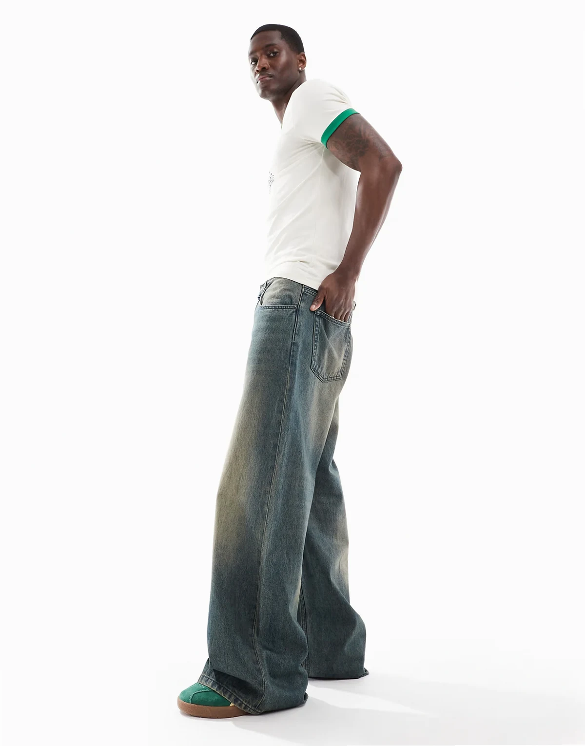 – Superweite Jeans im Y2K-Stil in verwaschenem Blau