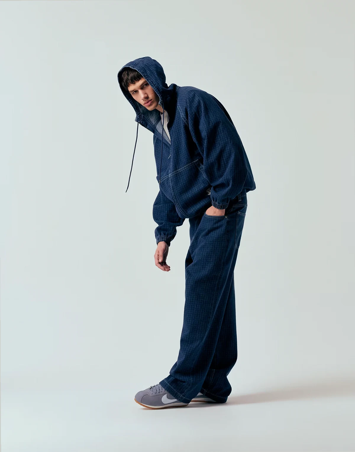 – Locker geschnittene Straight Jeans in dunkelblauer Waschung mit Karomuster, Kombiteil