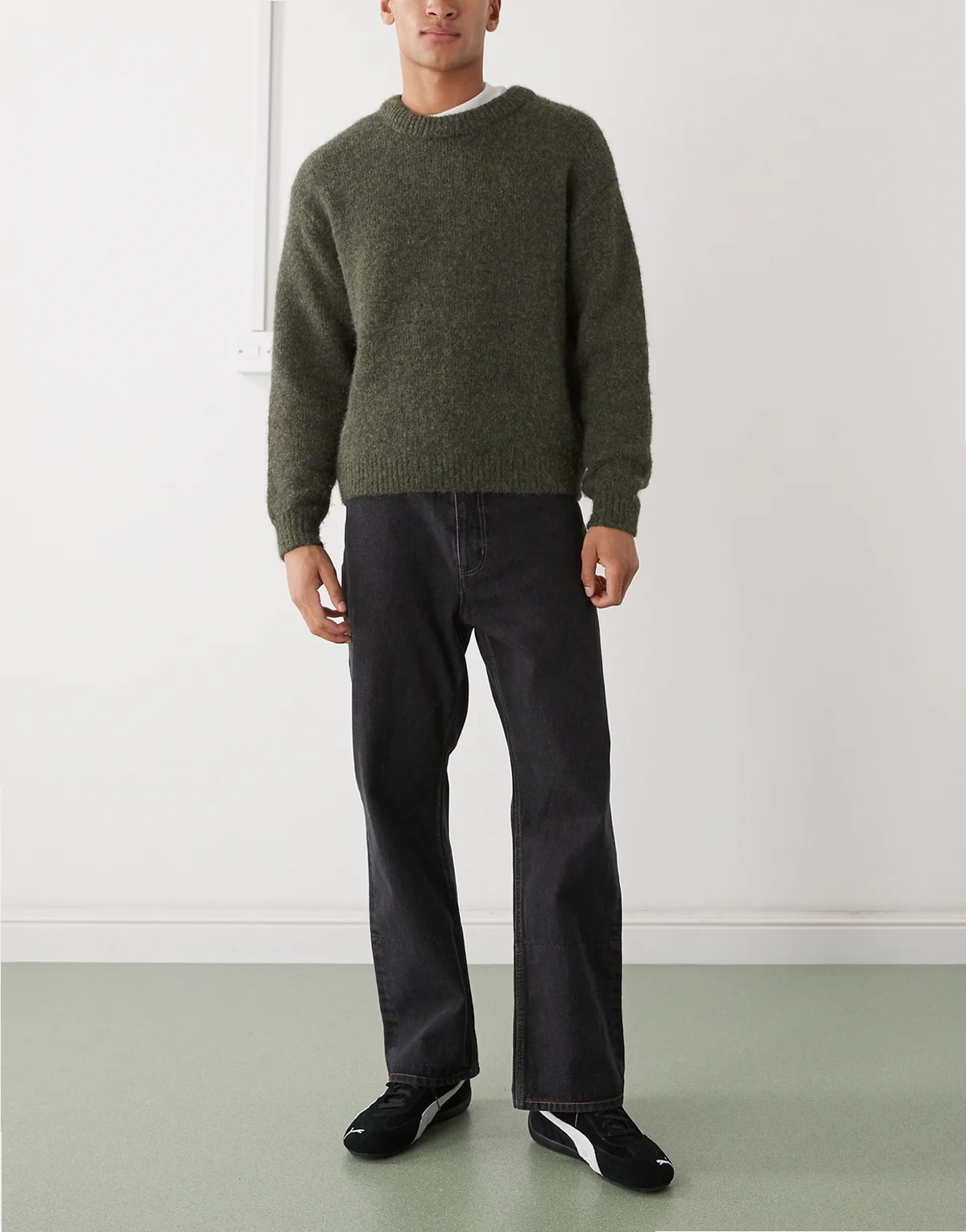 – Czarne jeansy ze wzorem