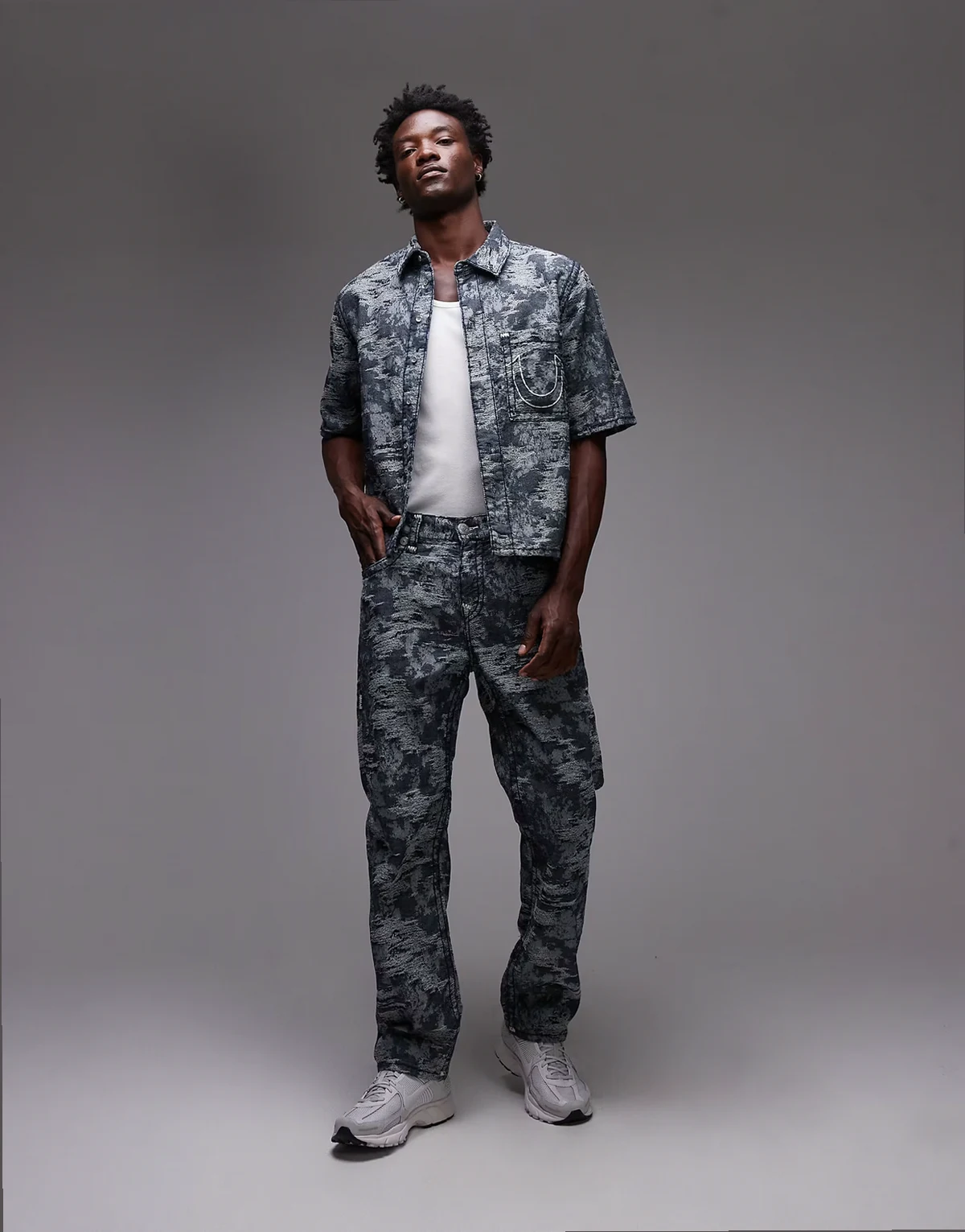 – Bobby Super T – Jacquard-Jeans in Blau mit Pattentaschen, Kombiteil