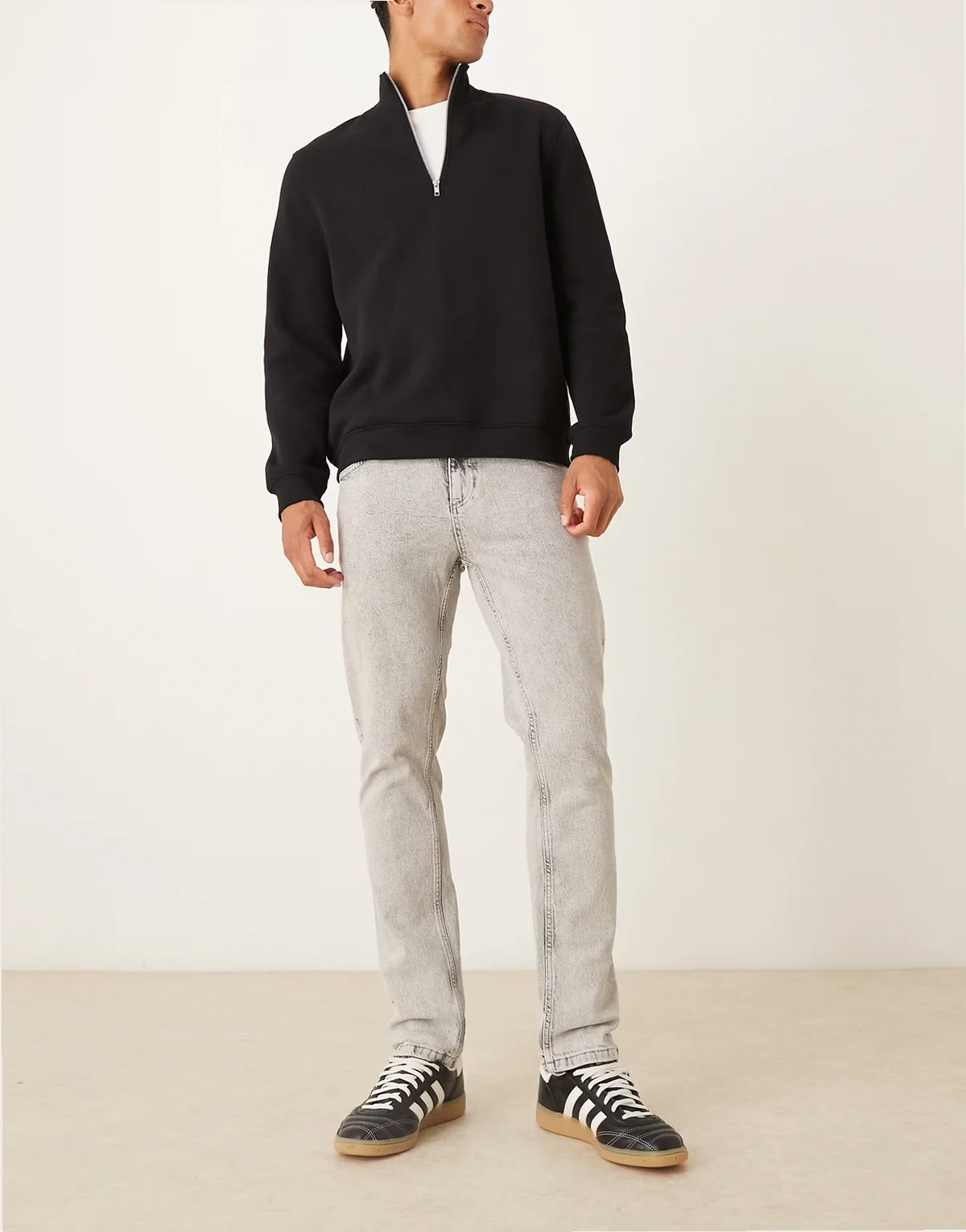 – Schmale, bequeme Stretch-Jeans in hellgrauer Waschung