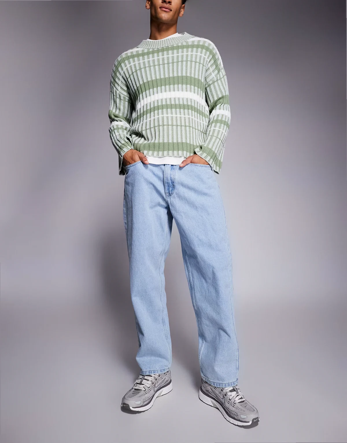 AAPE BY A BATHING APE – Loose-Fit-Jeans aus Denin in Hellblau mit Stickerei am Bein