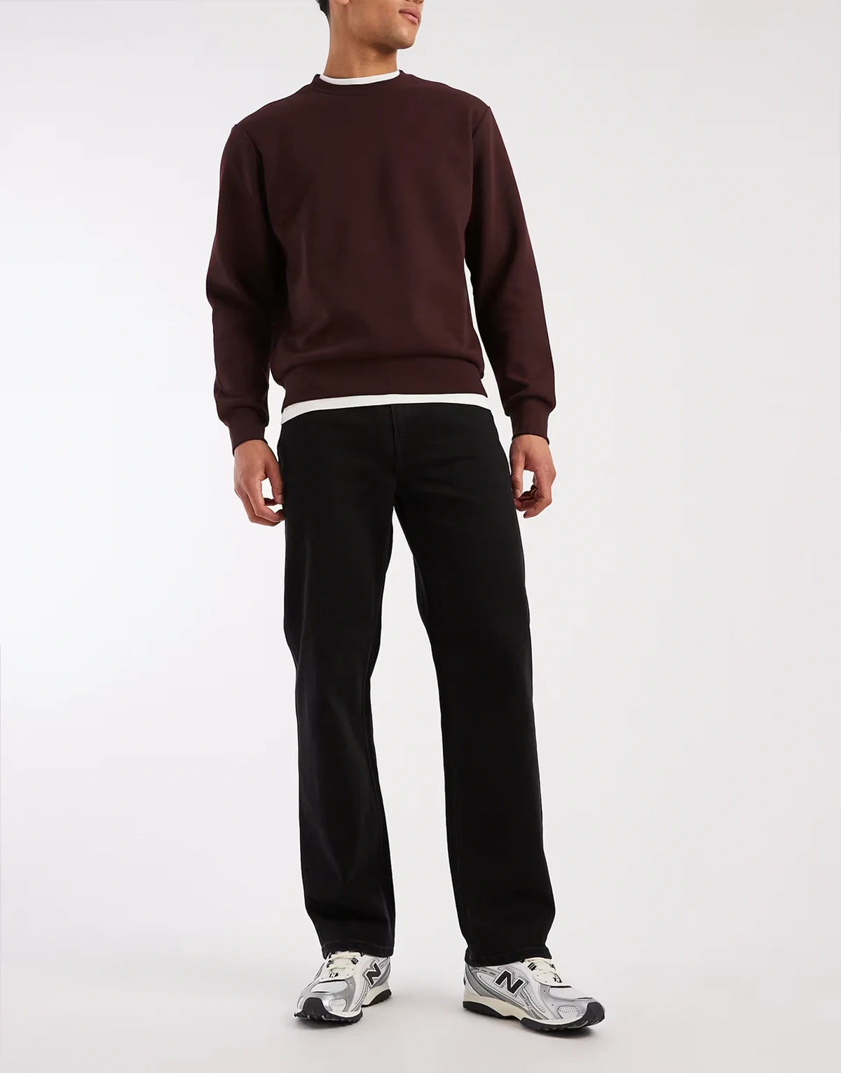 – Locker geschnittene Straight Jeans in Roan-Schwarz