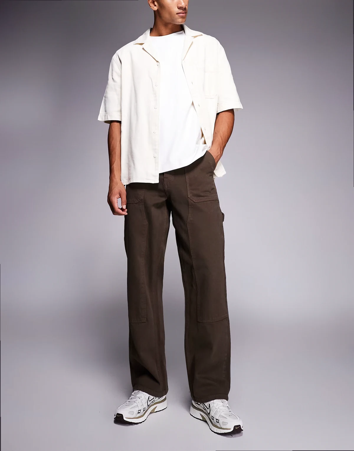 – Weite Carpenter-Jeans in Dunkelbraun