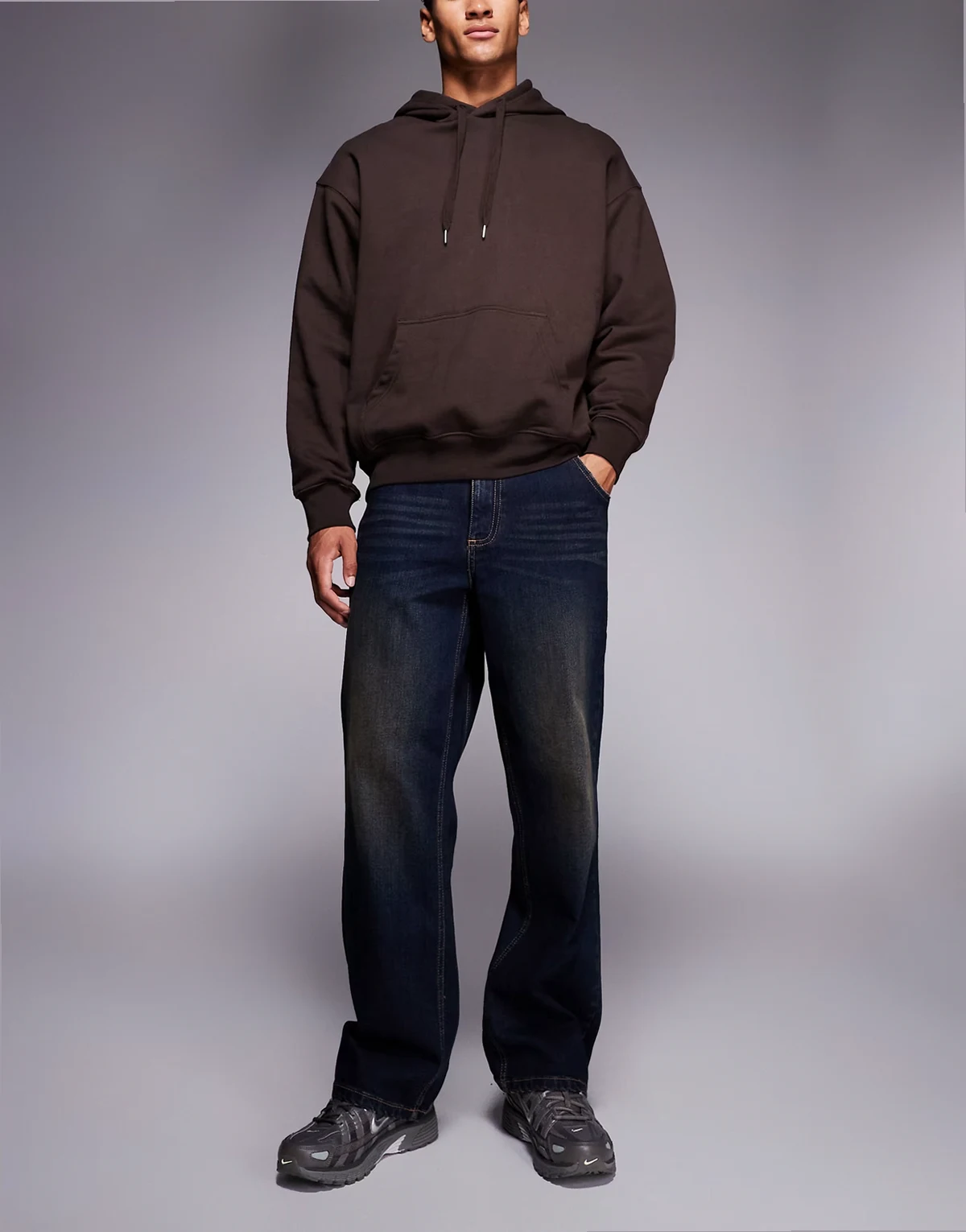 – Weite Jeans in tiefblauer Waschung